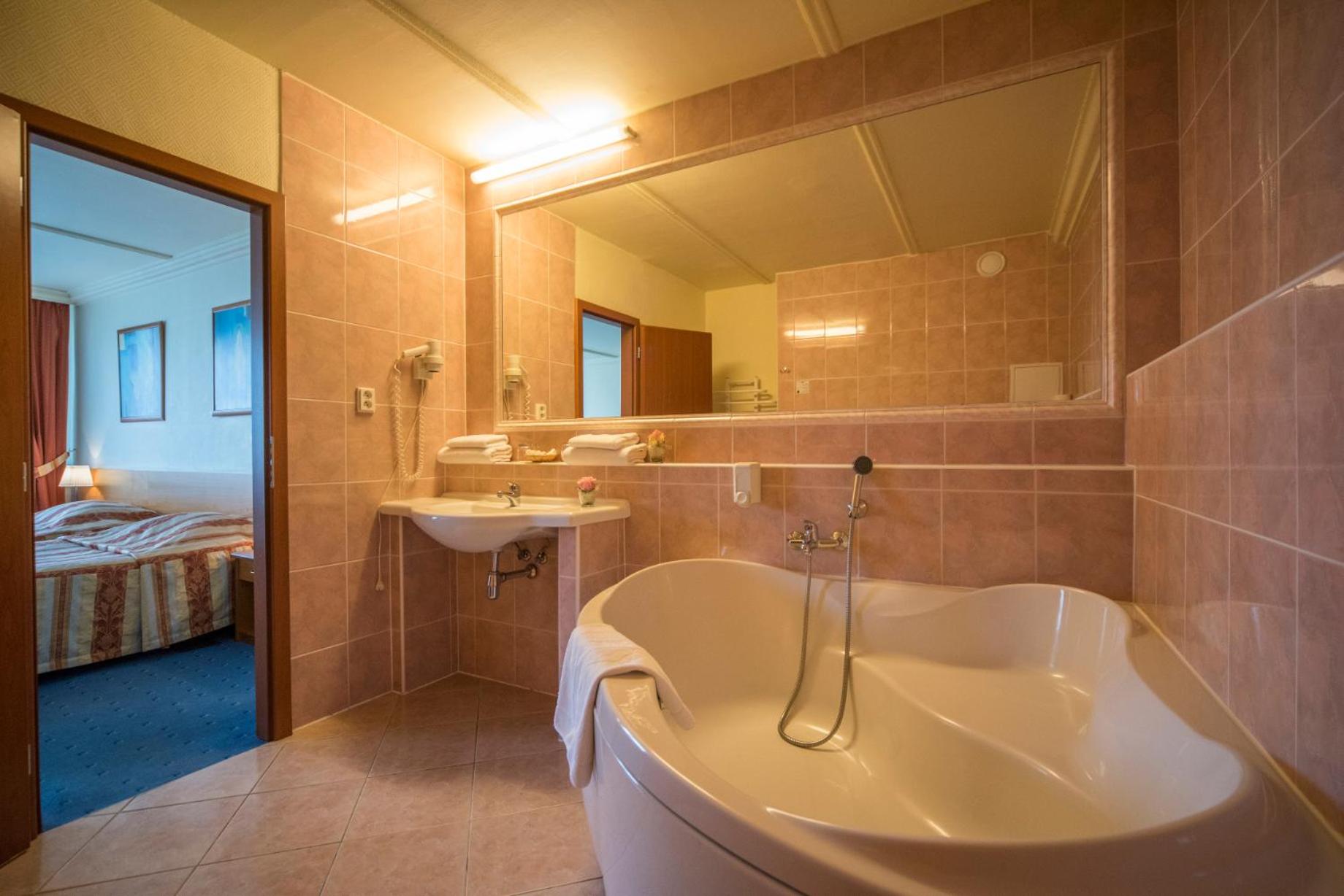 Executive Triple Room with Free Parking