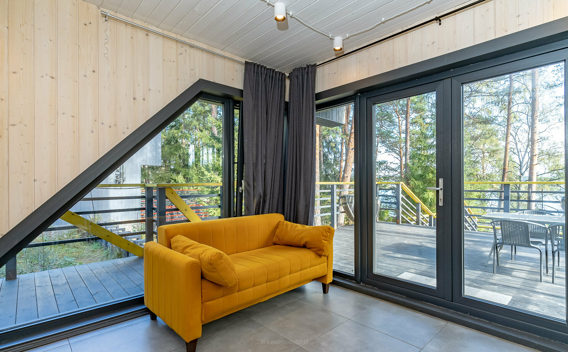 Дом с видом на озеро