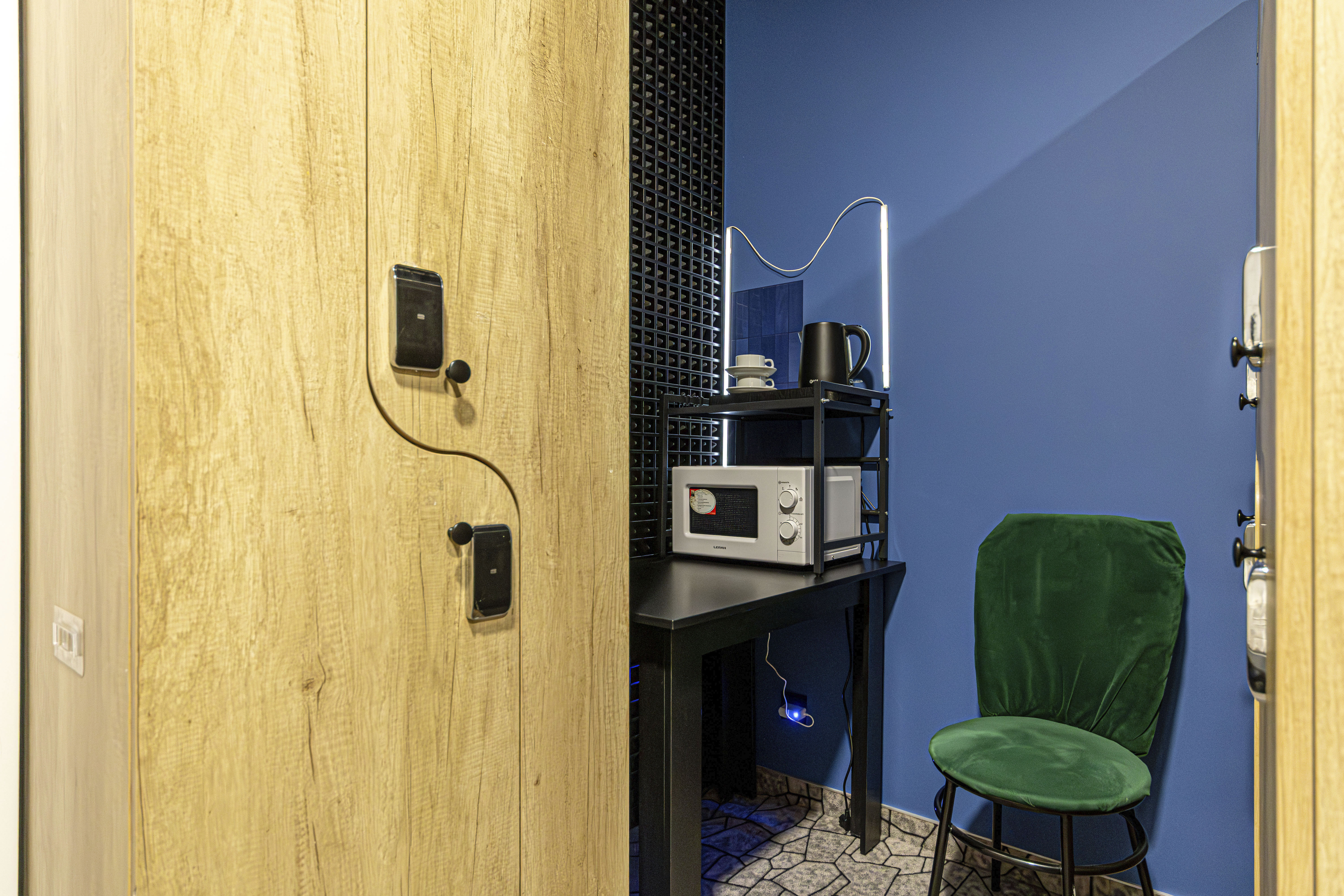 Спальное место на двухъярусной кровати в общем номере для женщин