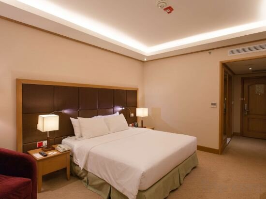 Twin Bed Room With City View