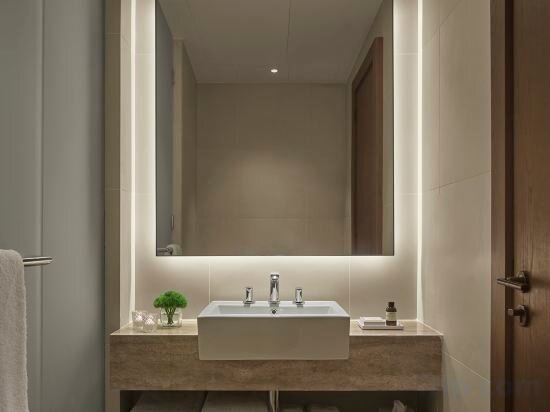 2 Bedroom Apartment, Bedroom 1: 1 King, Bedroom 2: 2 Queen