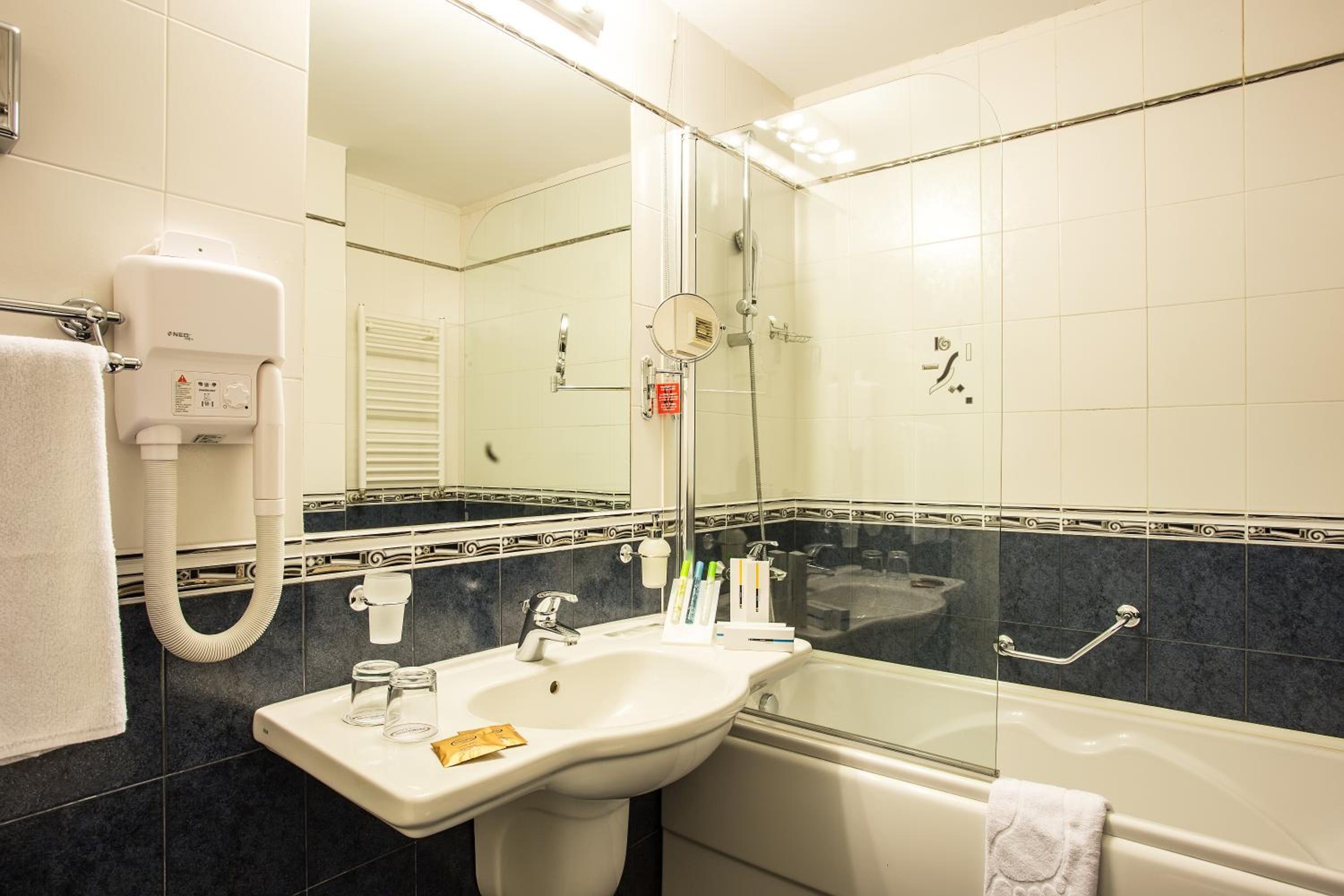 Double Room with Free Underground Parking