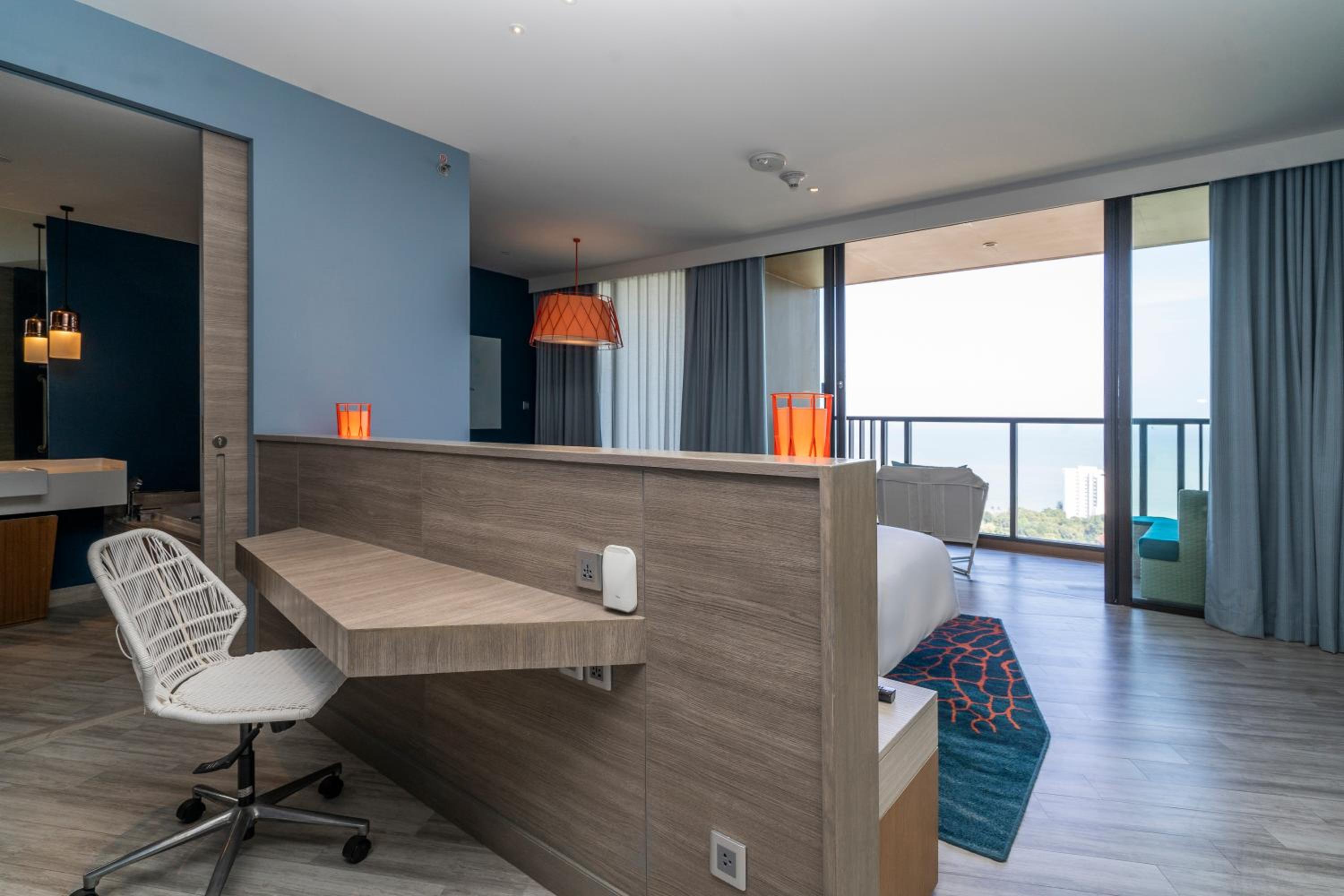 1 King Suite Balcony High Floor