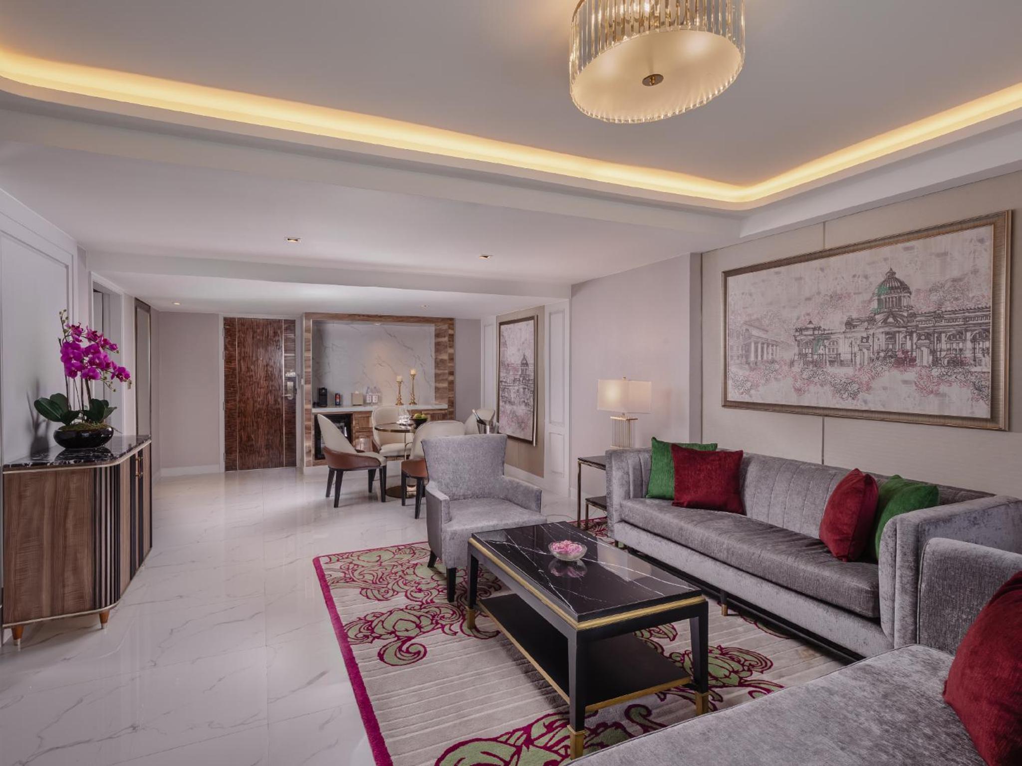 Aira Suite with Club Lounge Access