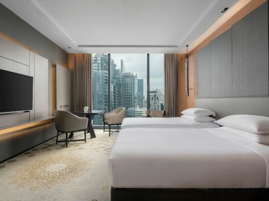 2 Twin Beds City View Club Access