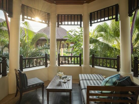 Junior King Suite With Club Access And Garden View