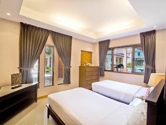 Villa 2 Private Pool With Jacuzzi Four Bedroom Non Smoking