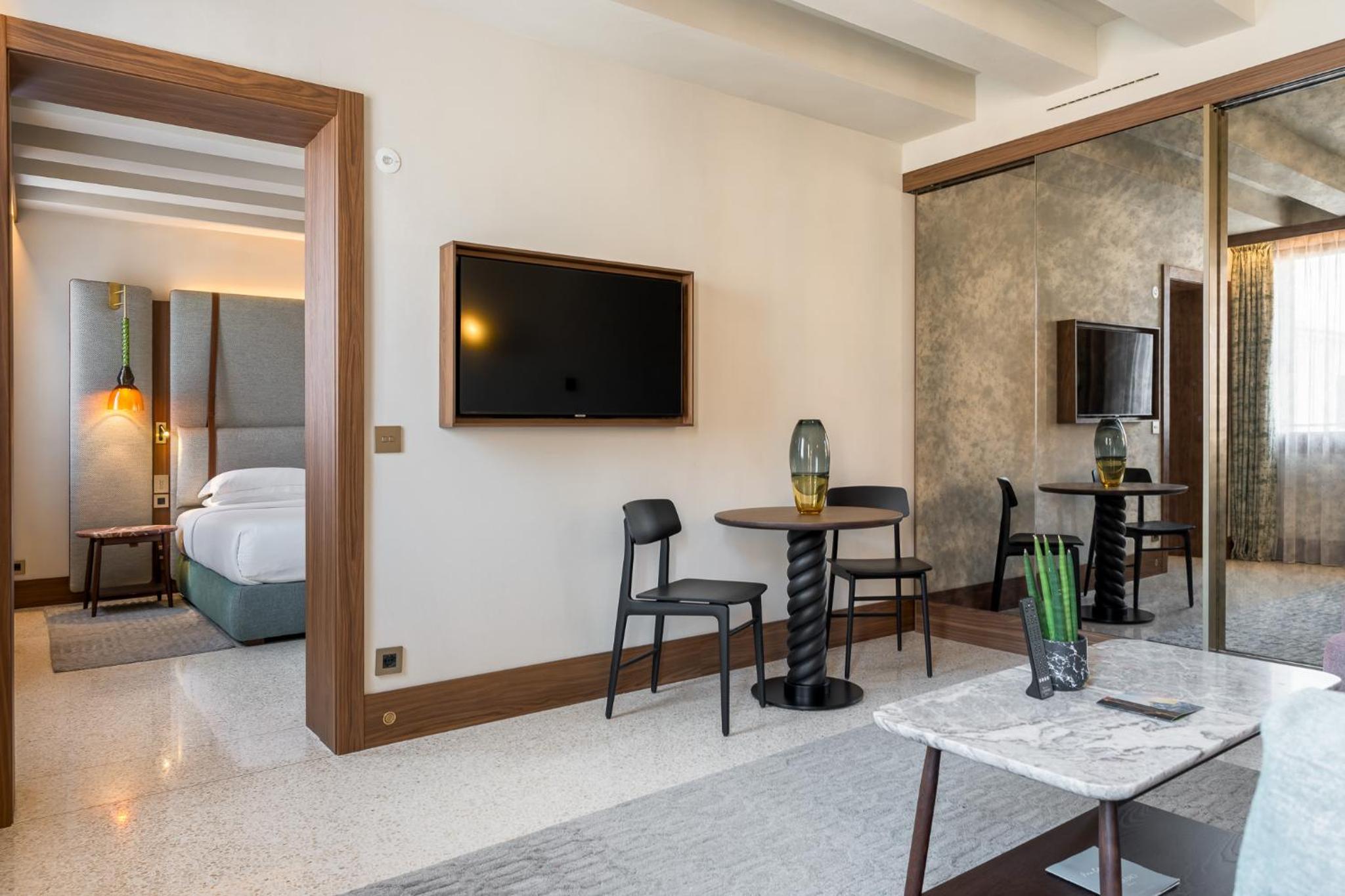 Executive Suite with Canal View