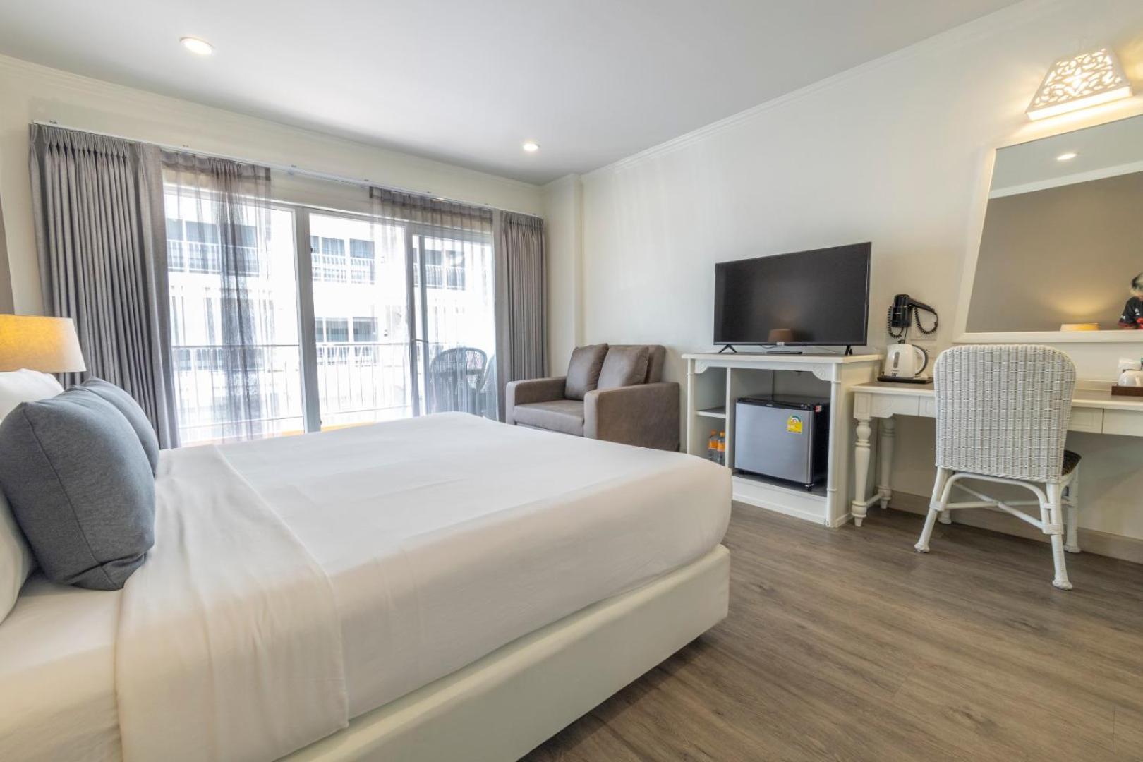 King Room with Pool View