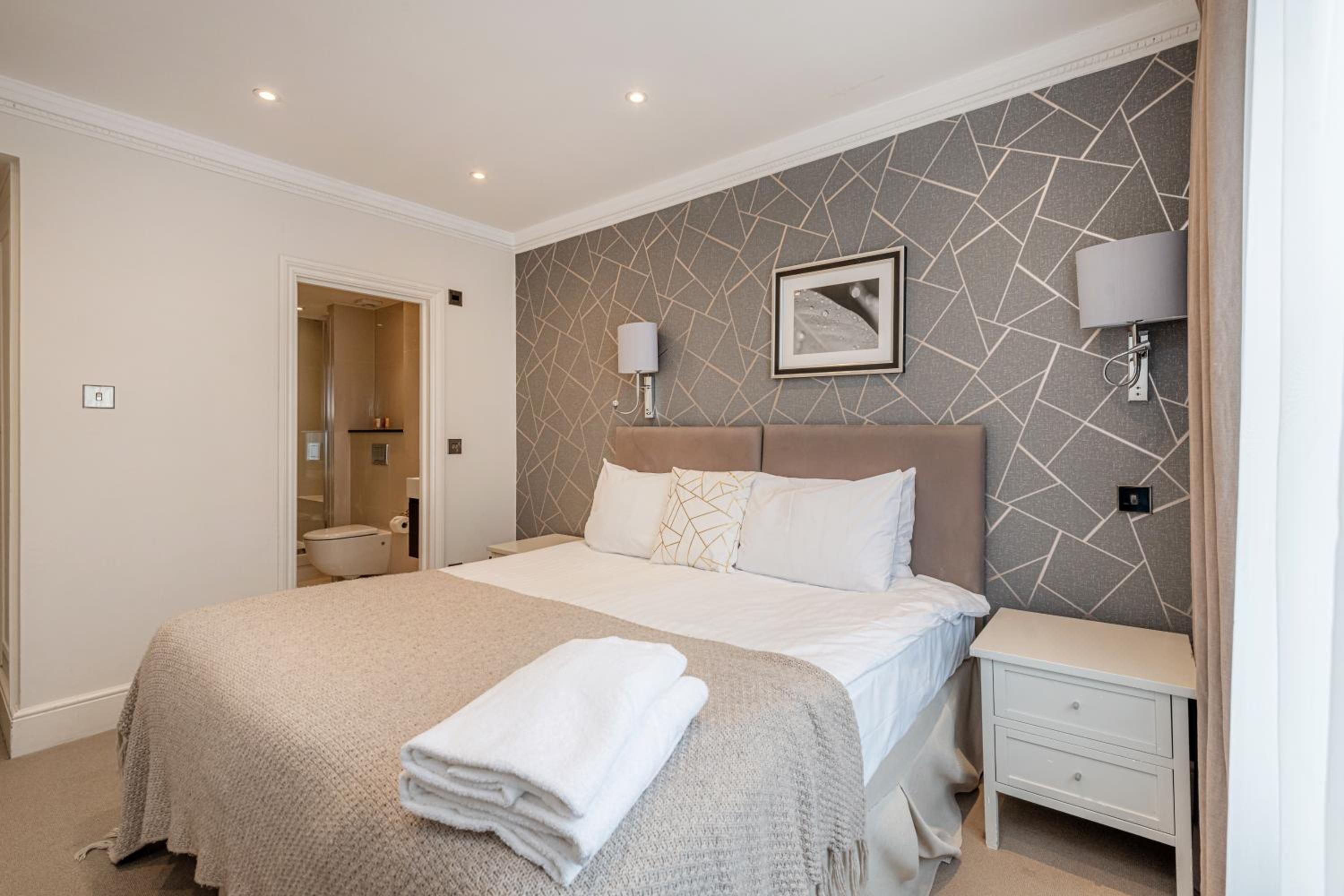 Deluxe Two-Bedroom Apartment