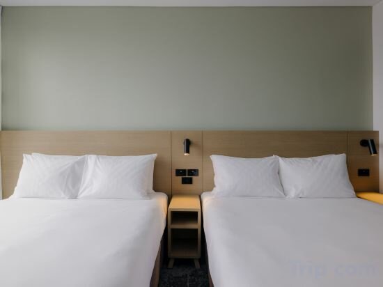 Standard Room, 2 Queen Beds, Harbor View (High Floor)