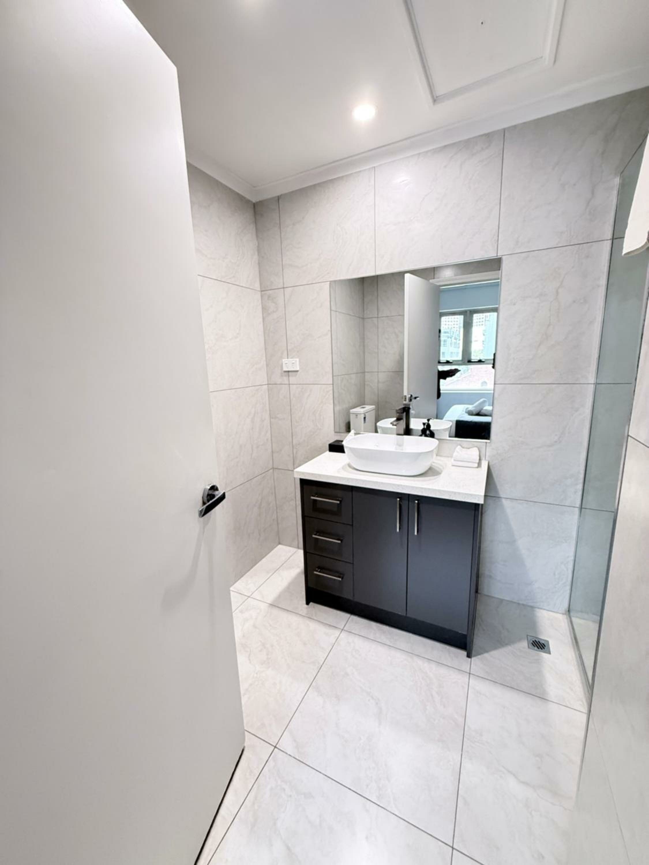 Superior Deluxe King Apartment - Non-Smoking