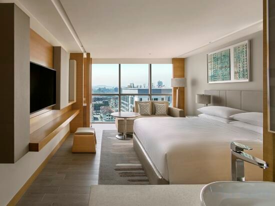 Premier Room, 1 King, Corner