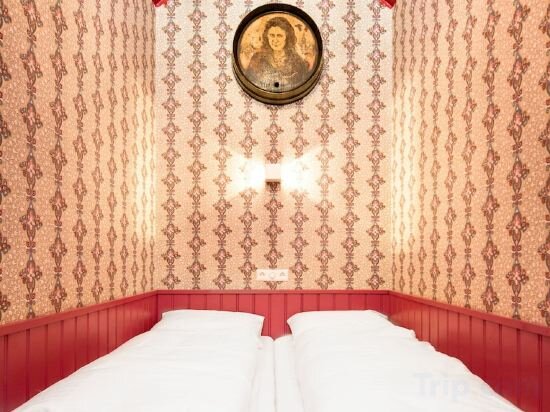 Crisis Free Zone (shared Bathroom)