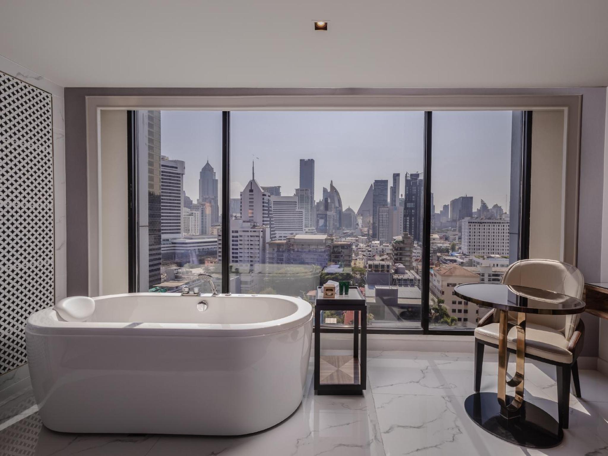 Jacuzzi Corner with Club Lounge Access