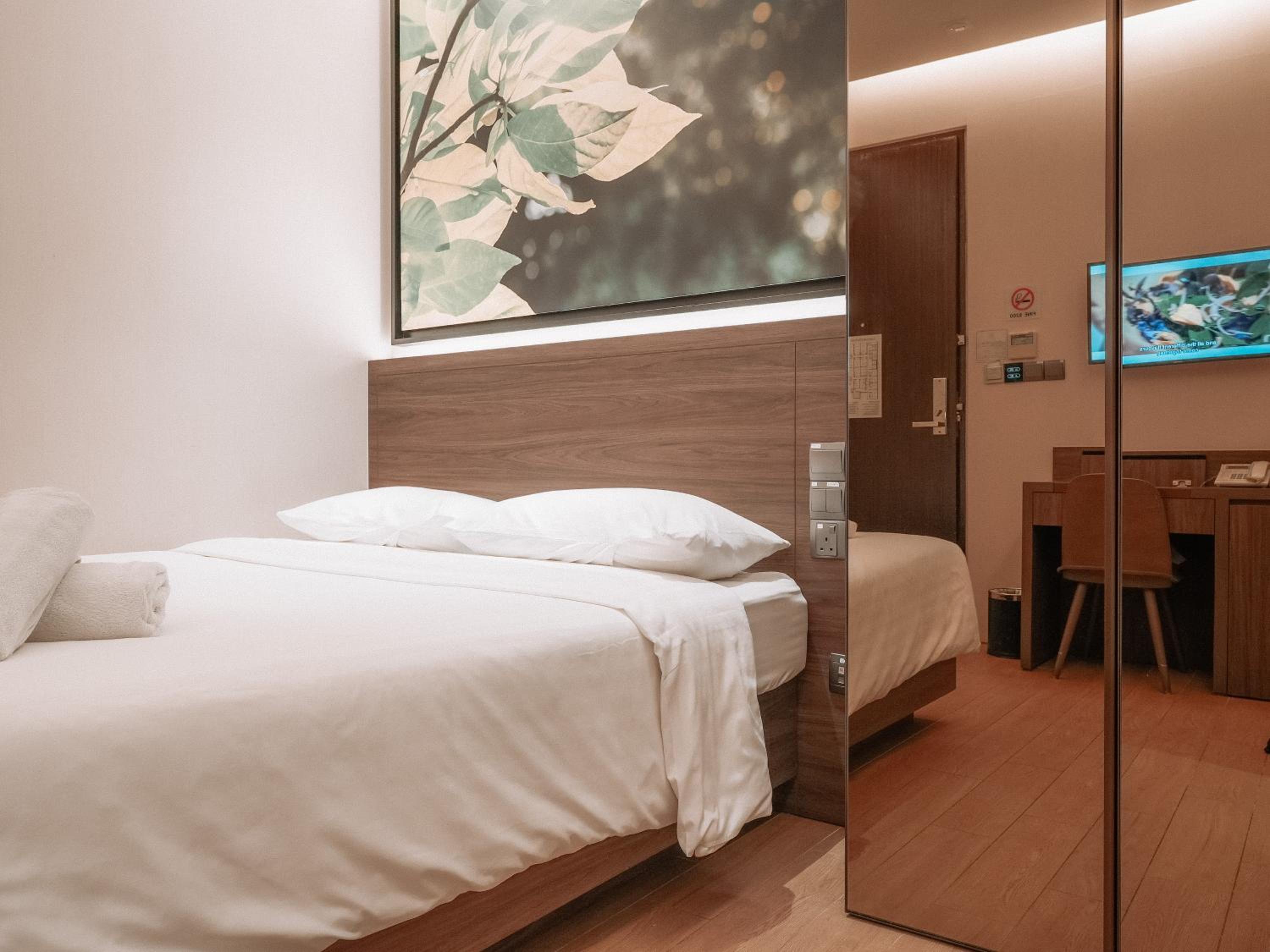 Deluxe Double, No Window