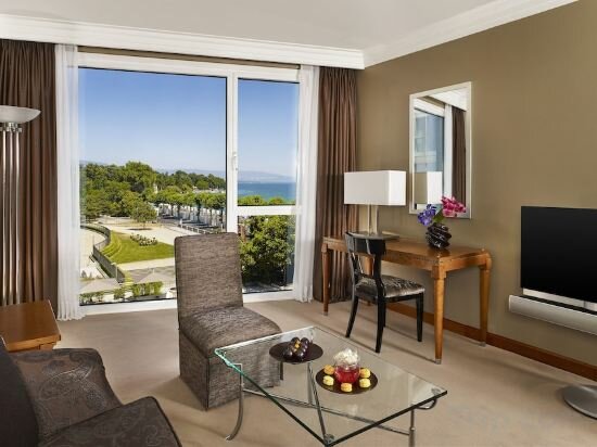 Larger Junior King Suite with Lake View