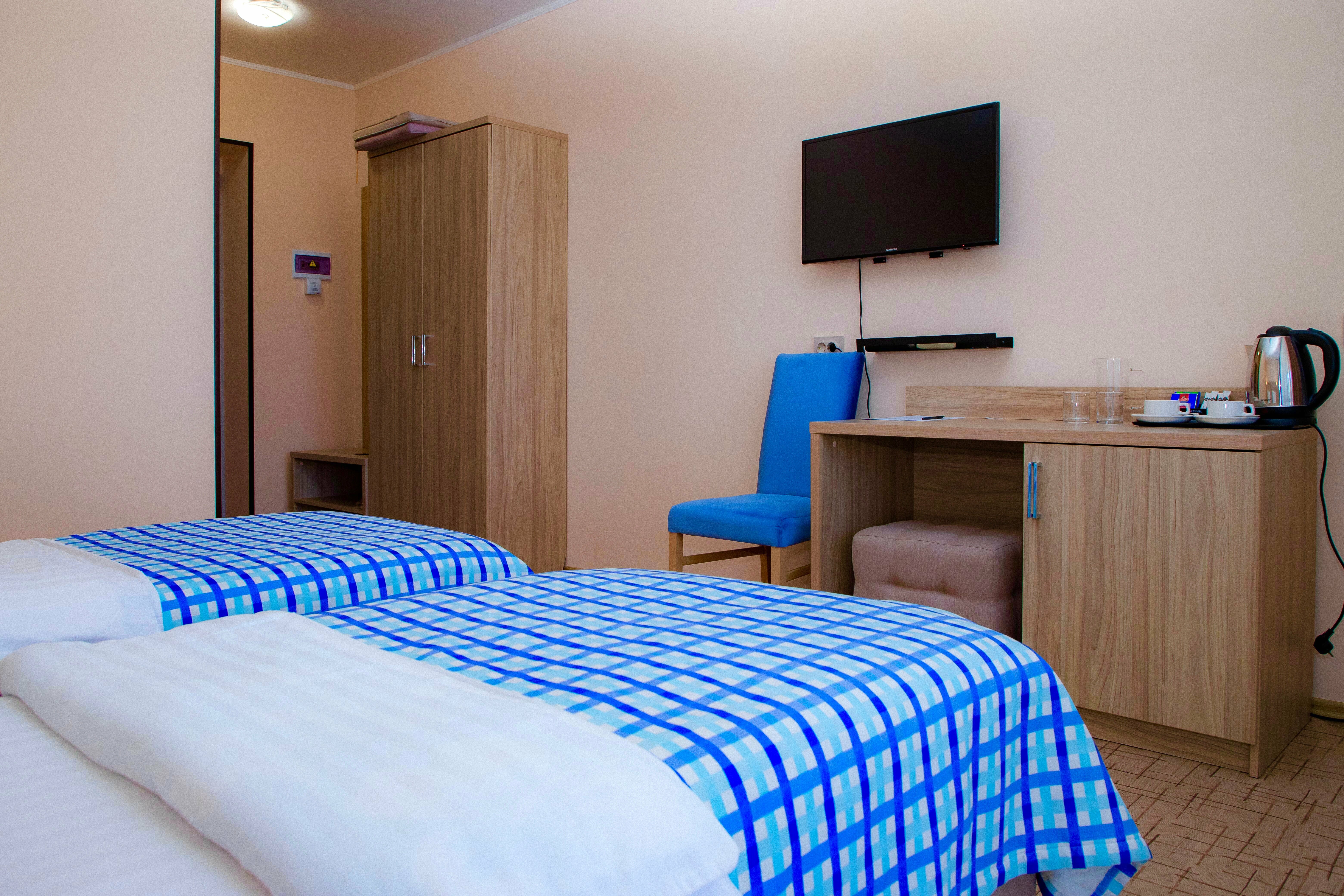 Супериор с просторным балконом и видом на море с двумя раздельными кроватями