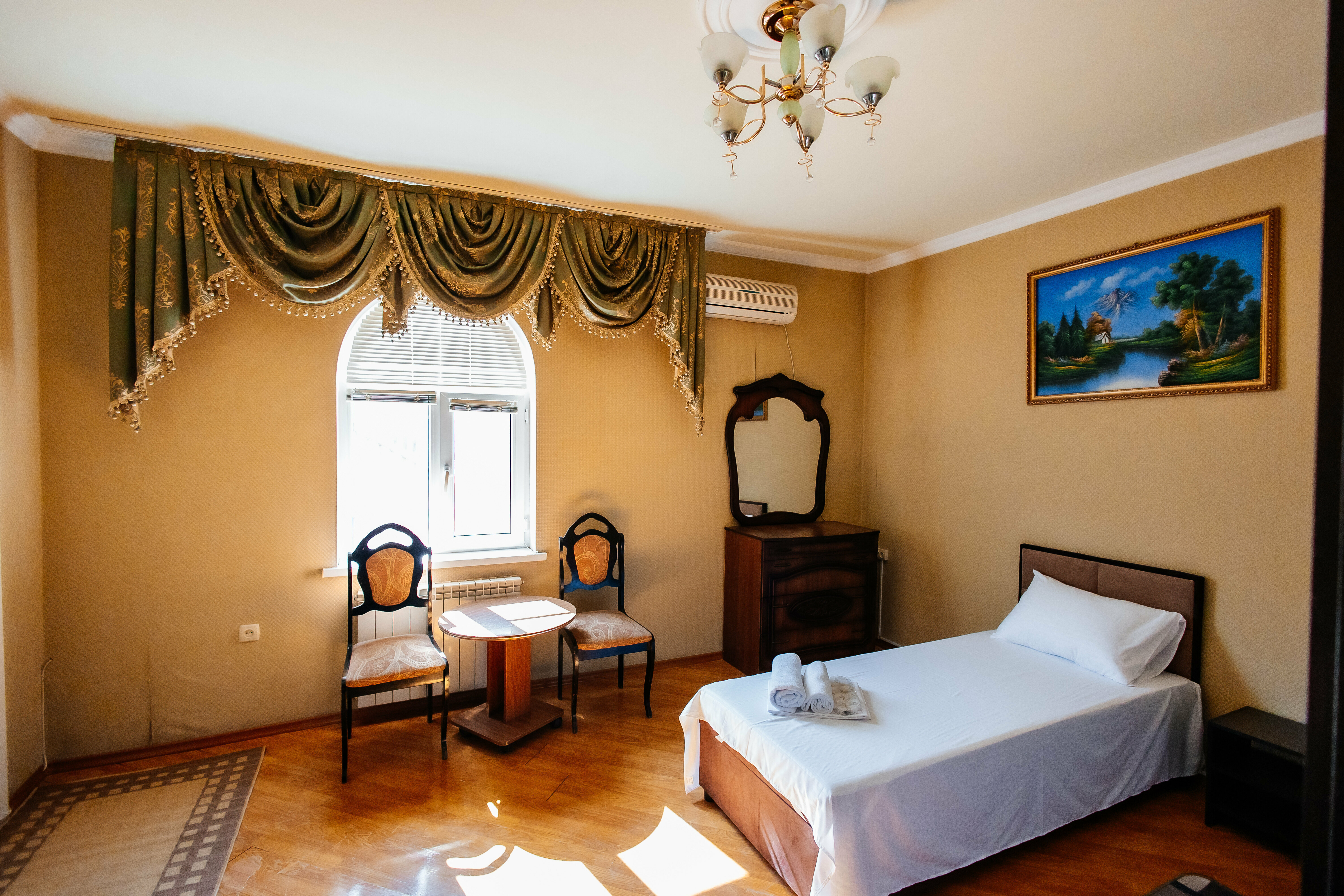 Двухместный номер с двуспальной кроватью и дополнительной кроватью