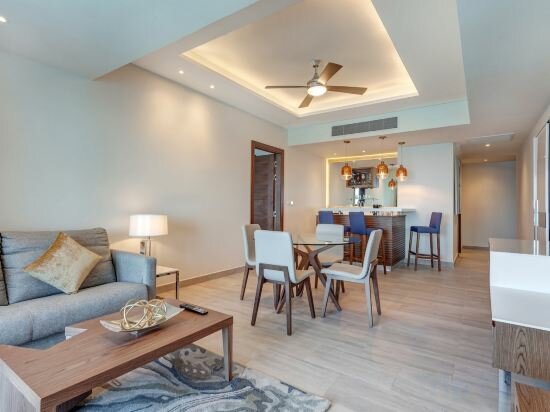 Luxury Presidential One Bedroom Suite Sunset View Diamond Club