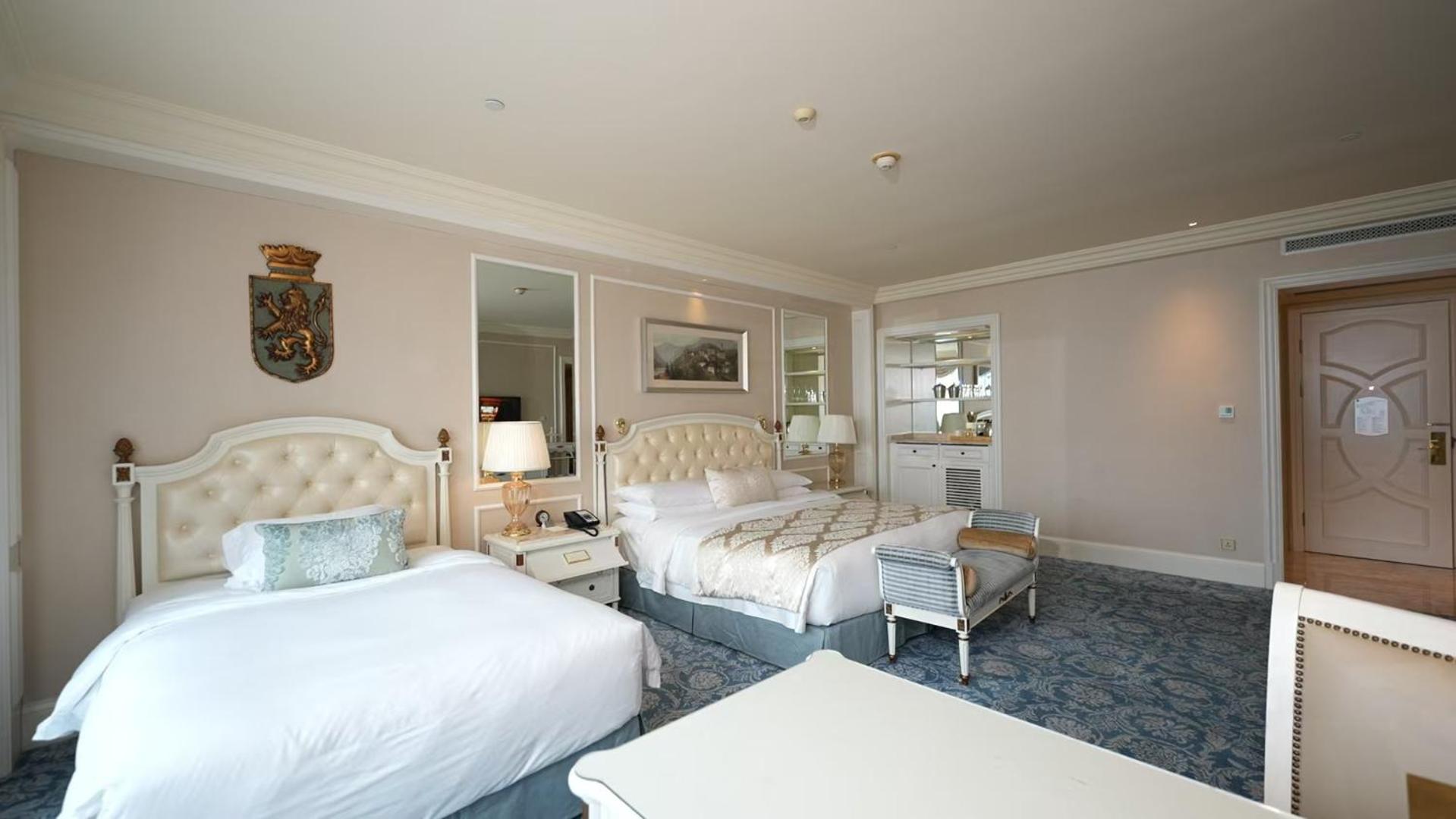 Family Room with Two Twin Beds and Ocean View
