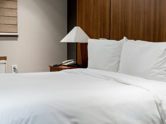 Deluxe Double Room (No View)