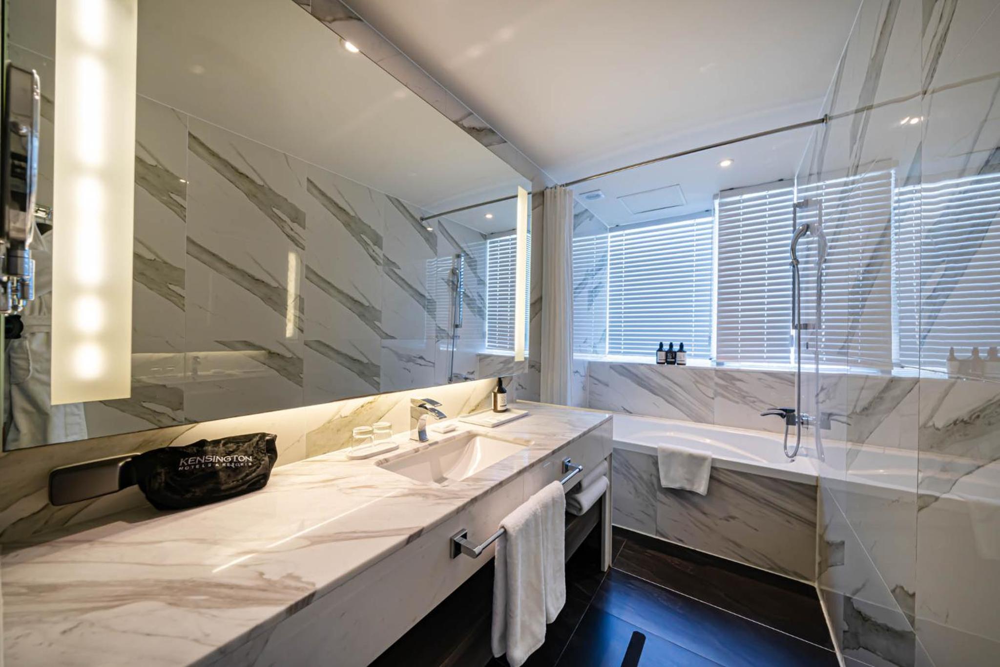 Executive Double with Ocean View - All day lounge for two people