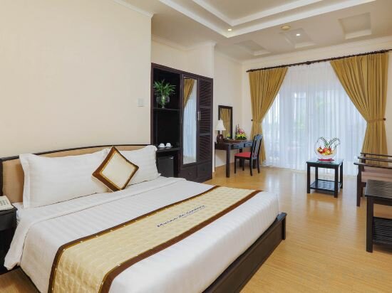 Villa with Garden View