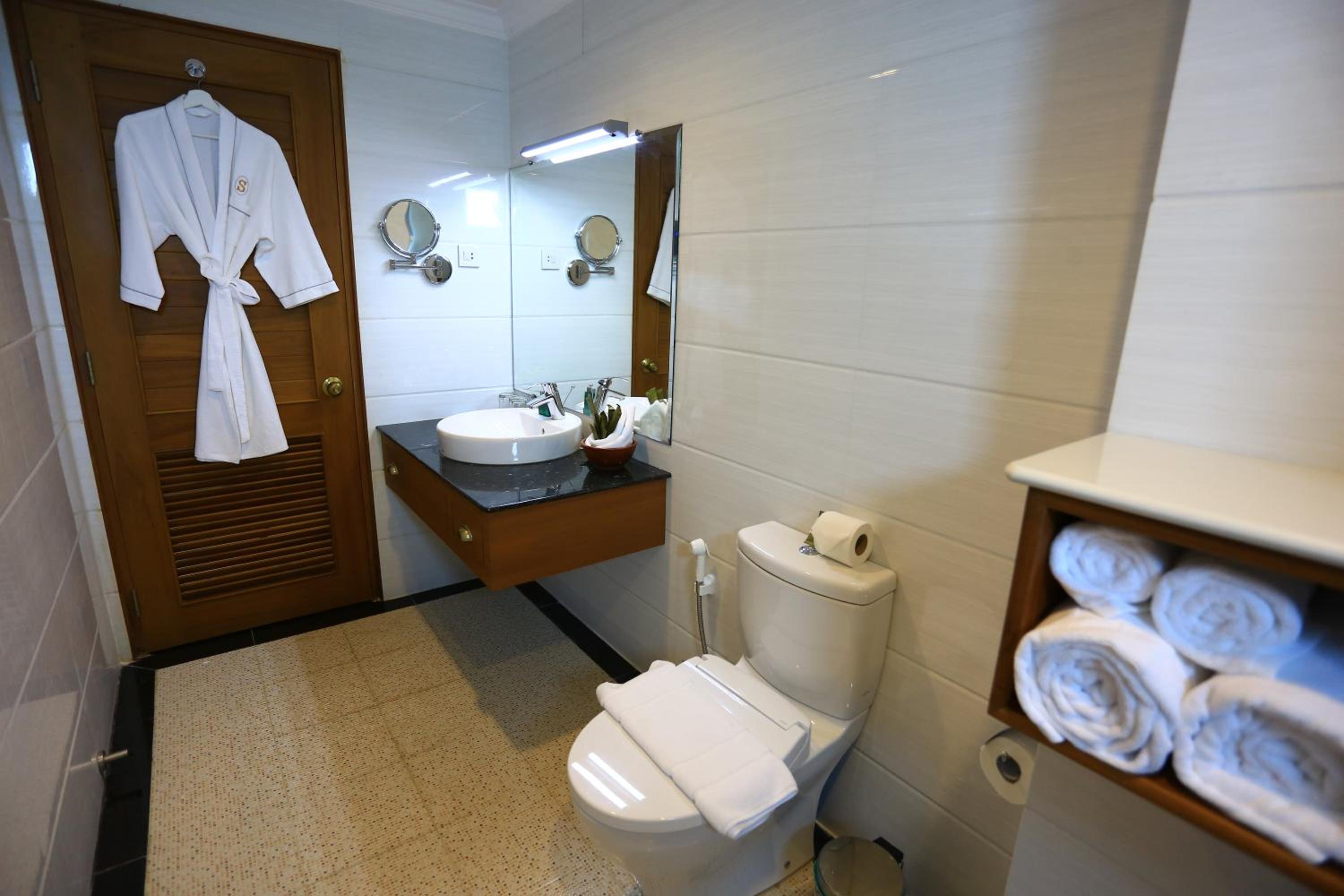 Grand Deluxe Corner Room