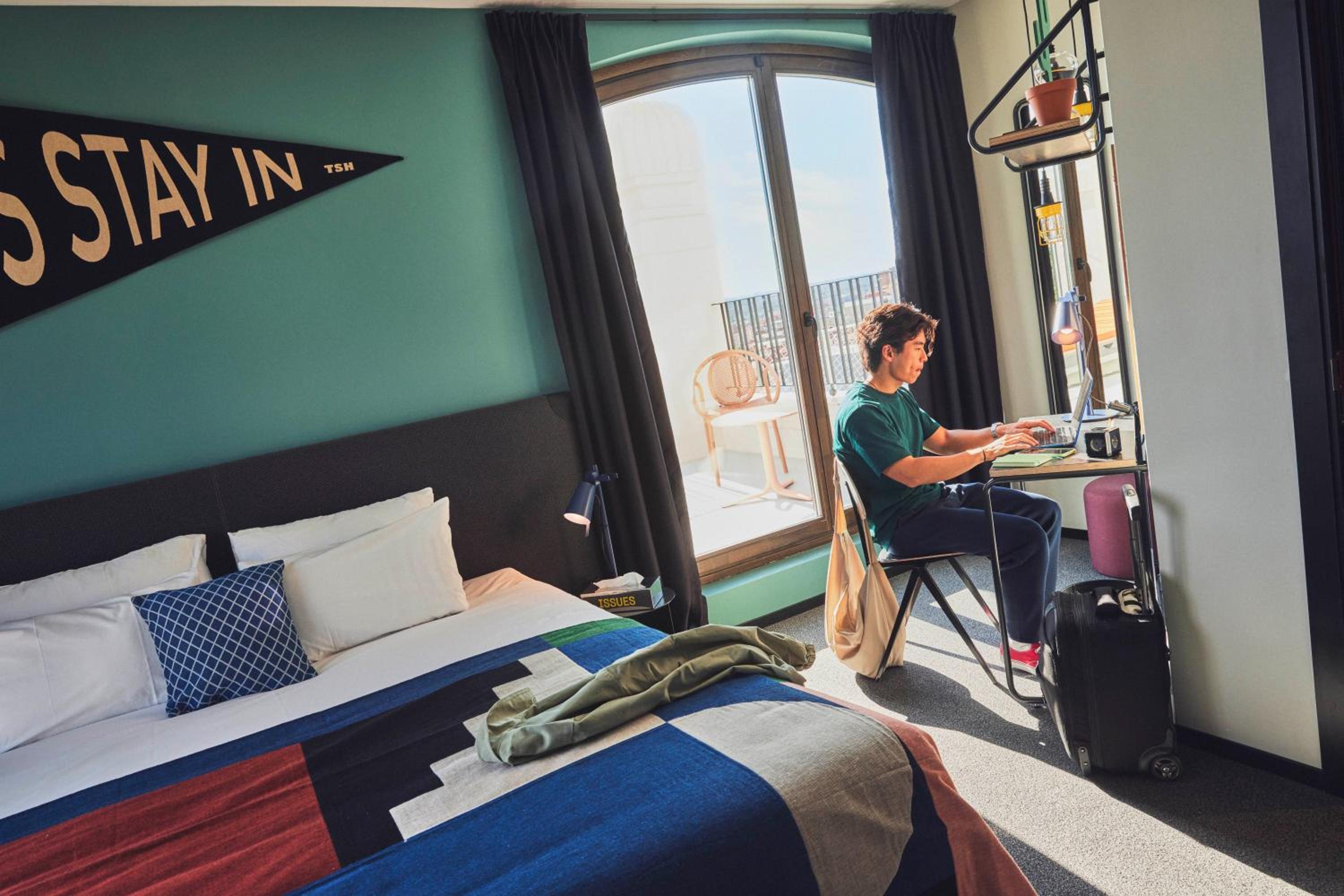 Deluxe Terrace Palace View