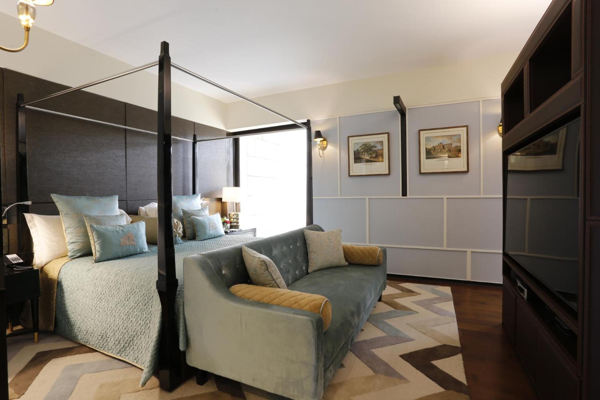 Signature Terrace Suite with  Happy Hours at Safari Lounge 5 to 7 pm, Buy 01 drink and get another drink complimentary (spirits), 1200 spa credit per booking