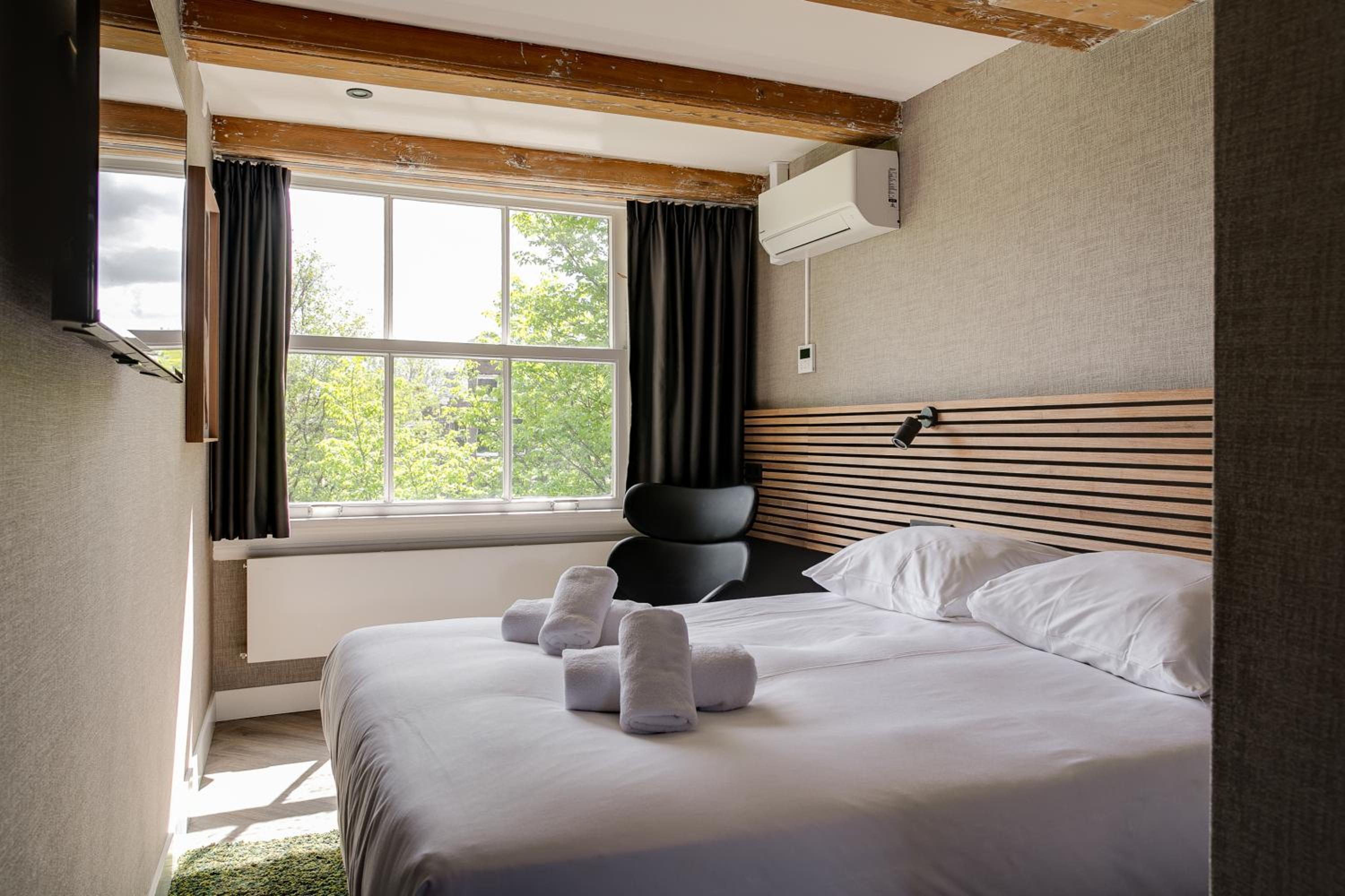 Cozy Double Room with Canal View