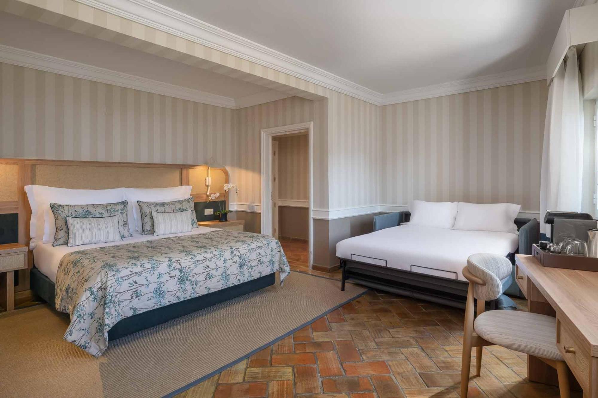 Deluxe Double or Twin Room with City View
