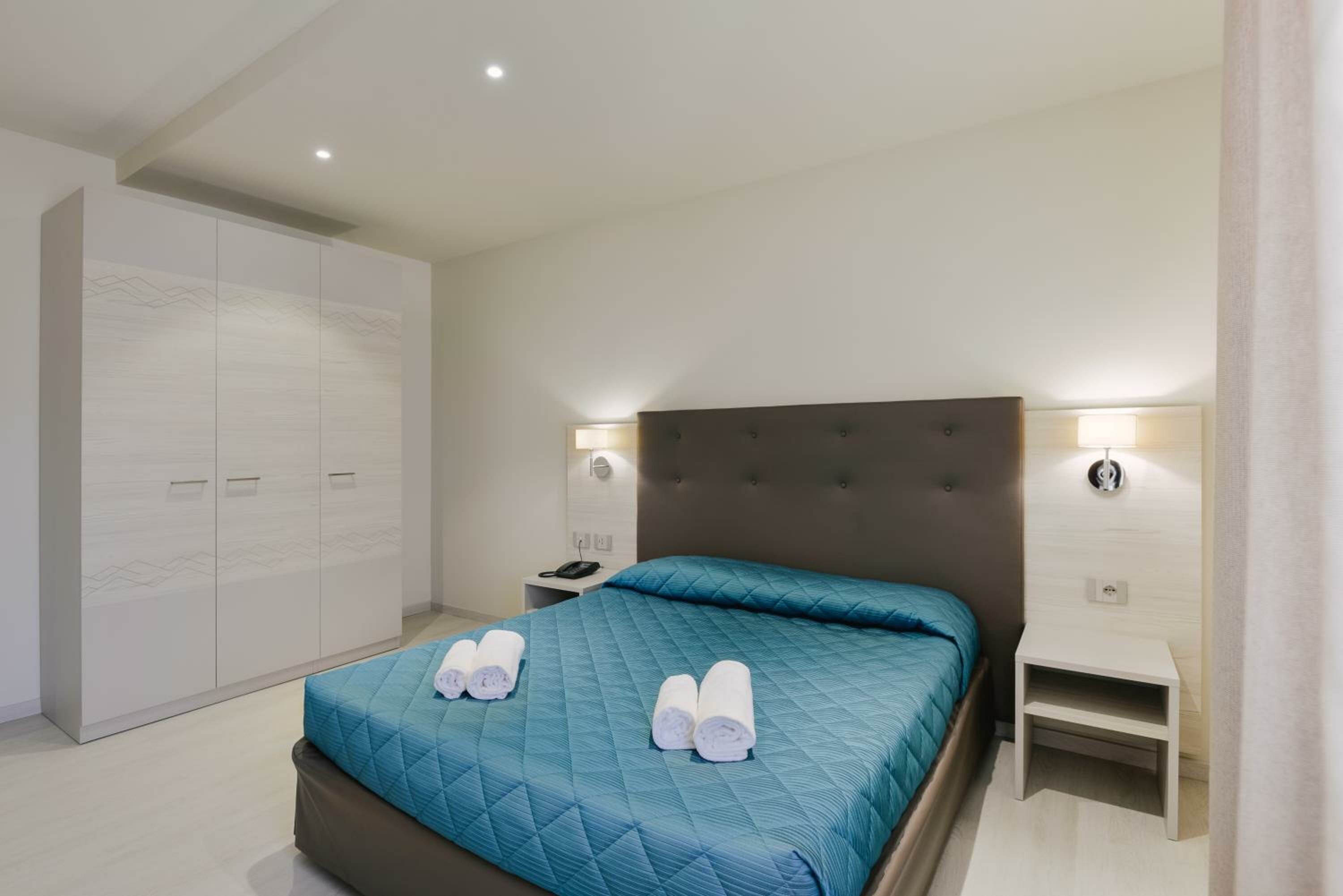 Superior Two-Bedroom Apartment with Terrace and Sea View