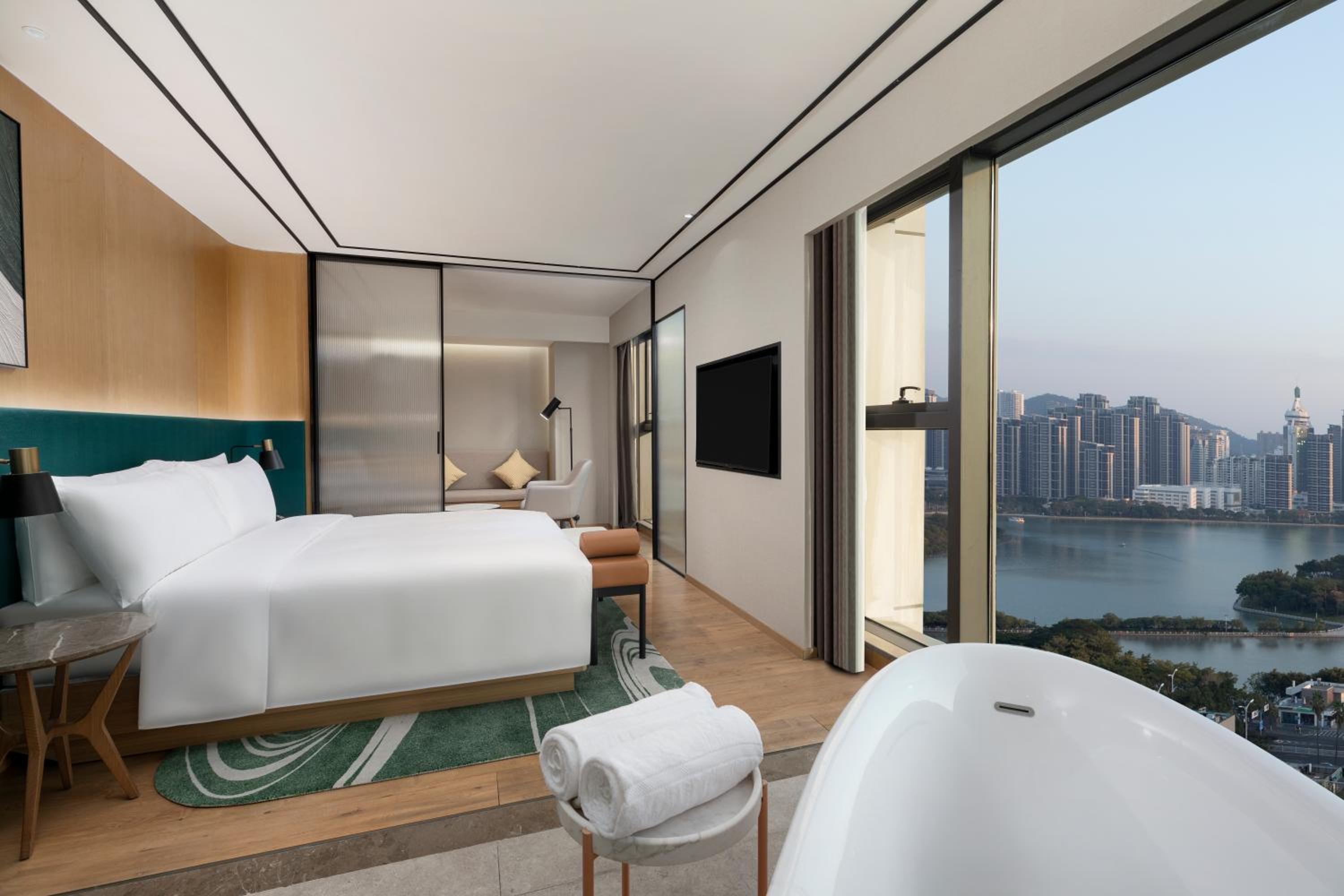 Deluxe King Suite with Lake View