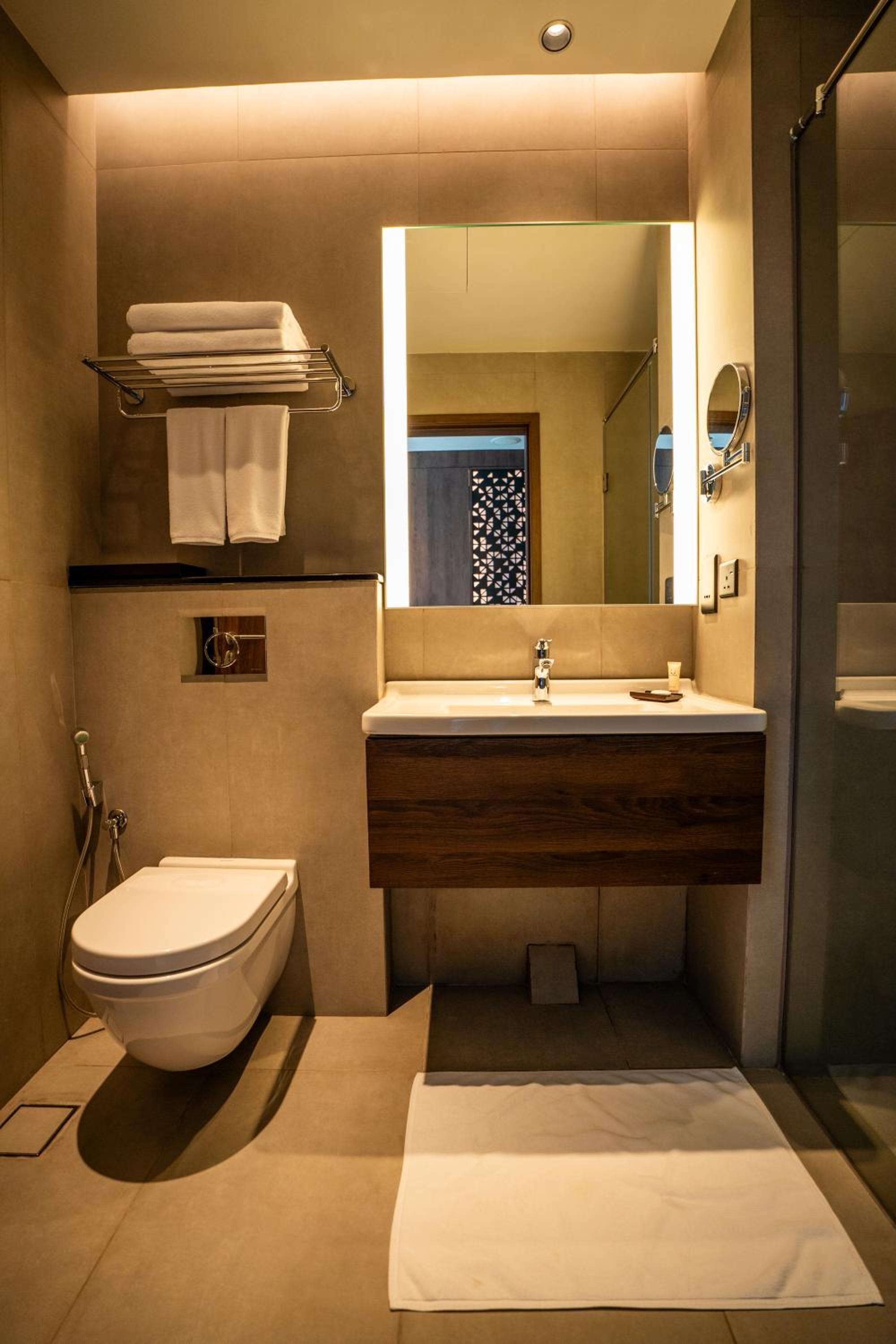 Deluxe Double with Partial Sea View