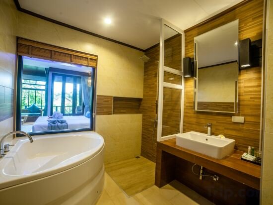 Deluxe Suite with Garden View