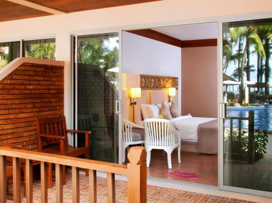 1 King Bed, Non-Smoking, Deluxe, Deluxe Ground Terrace