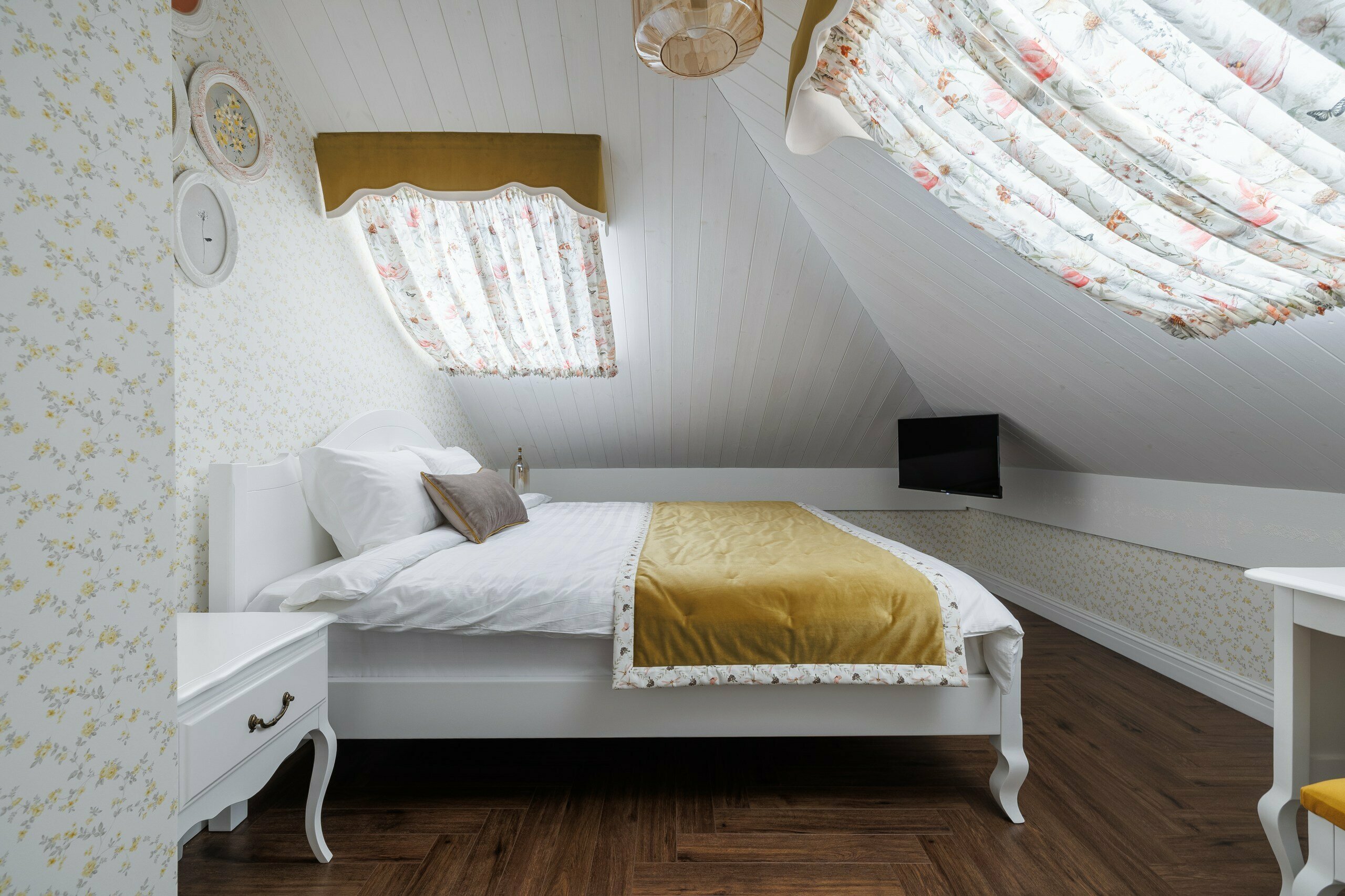 Стандарт мансардный dbl  «Вальс цветов»