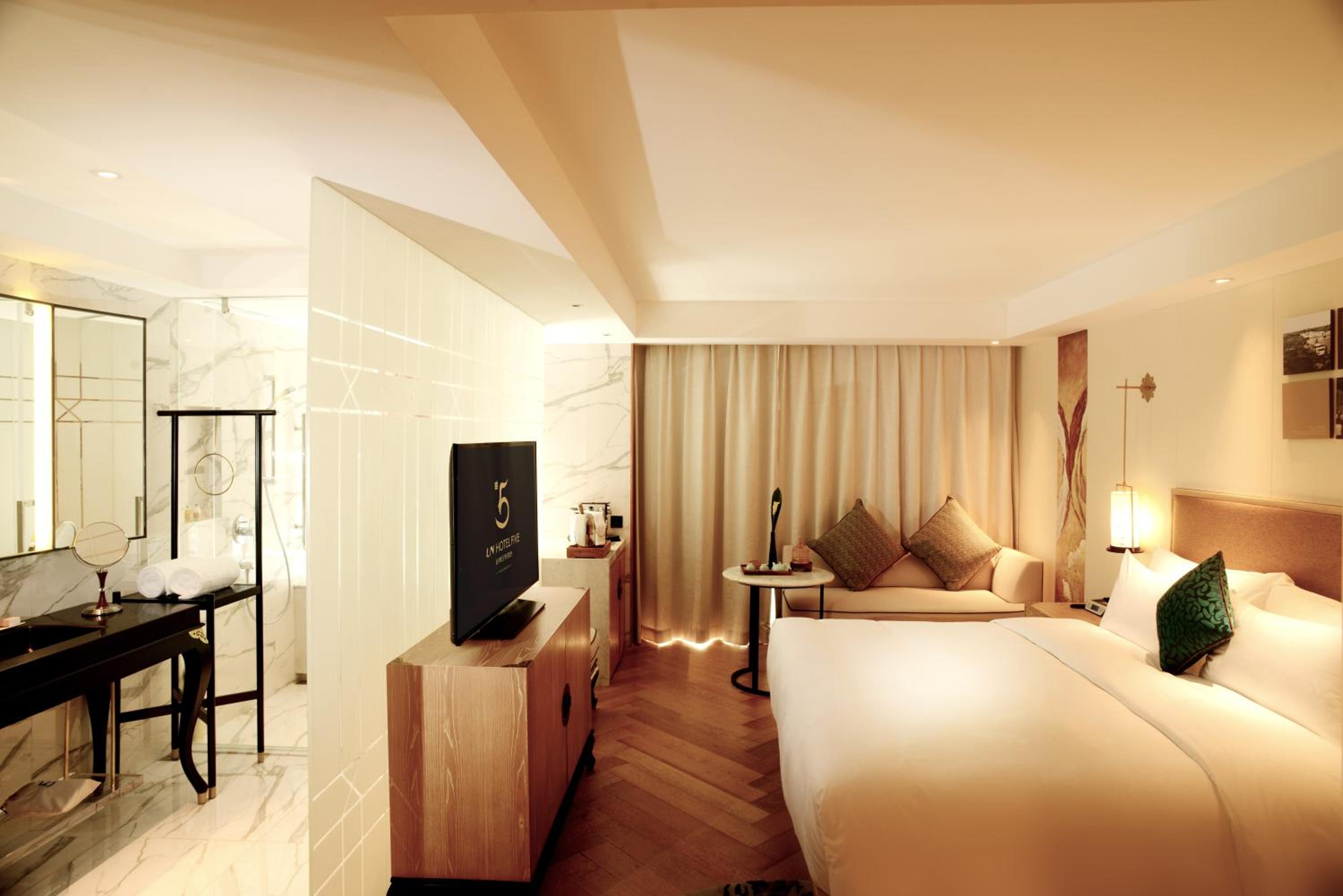 Queen Room with Balcony