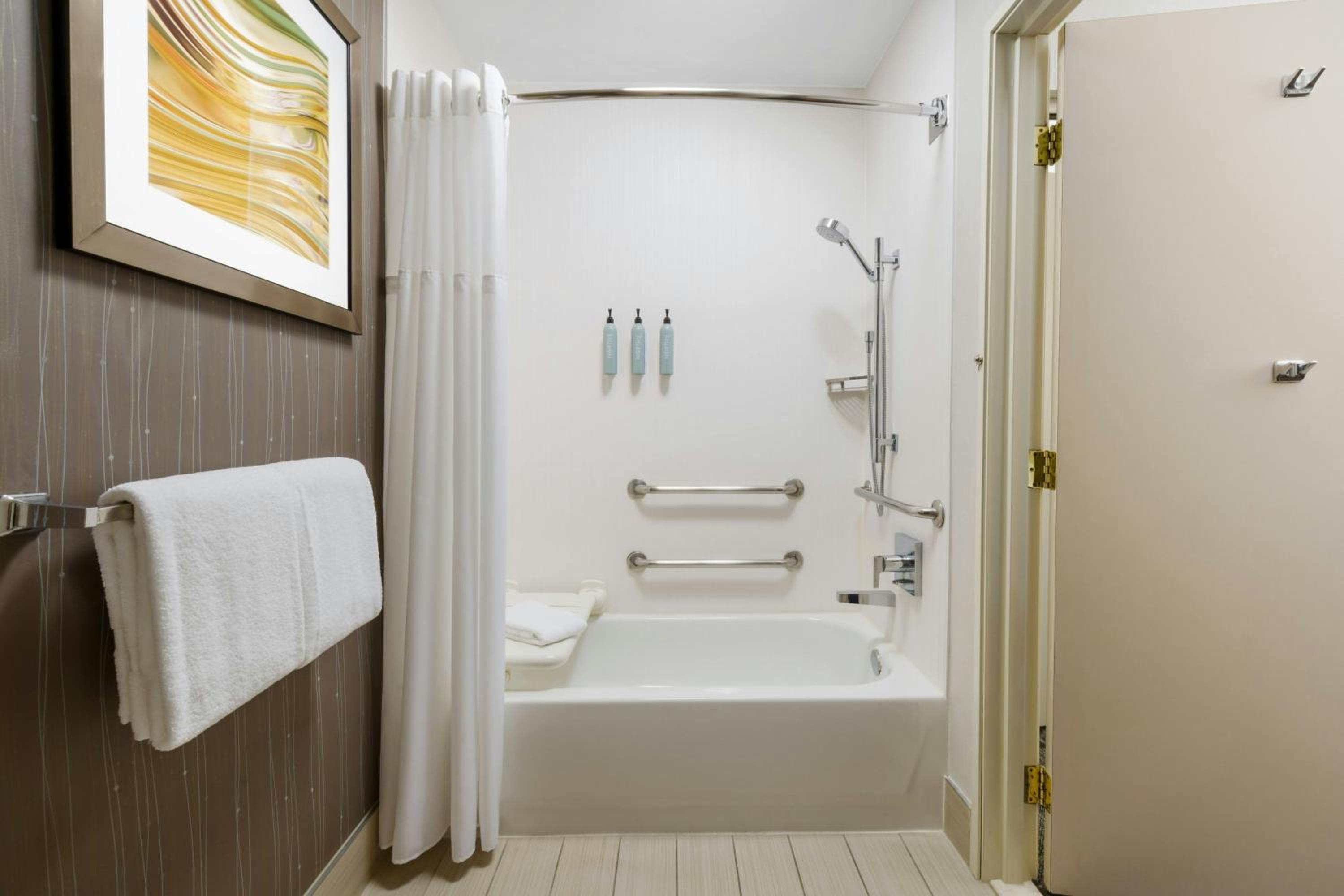 Queen Room with Two Queen Beds - Hearing Accessible