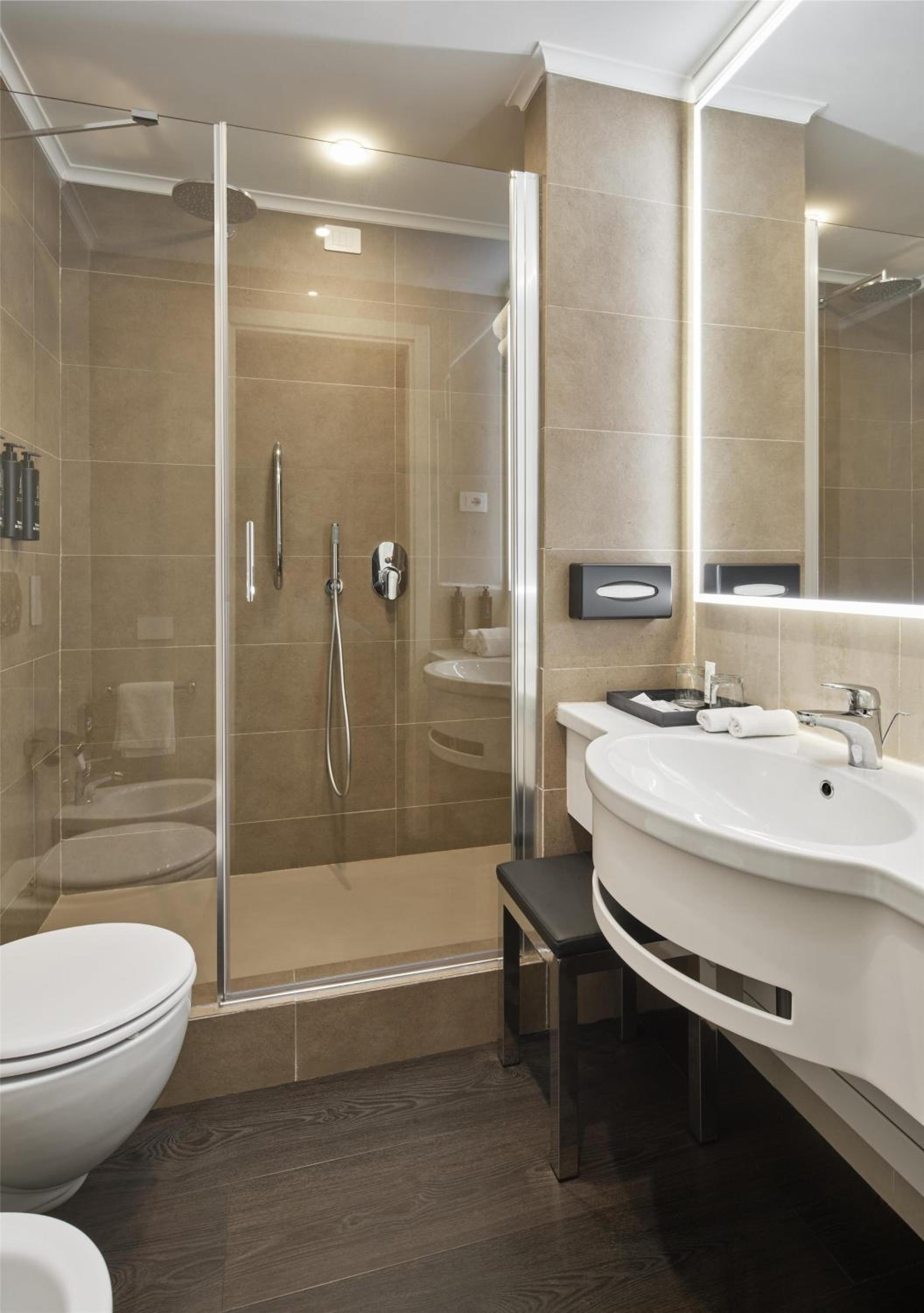 One-Bedroom Queen Suite