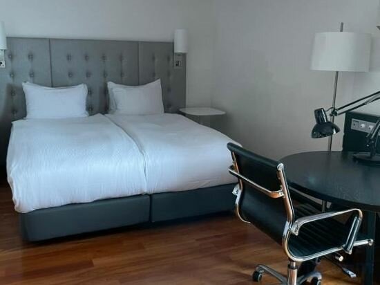 Deluxe King Room with View