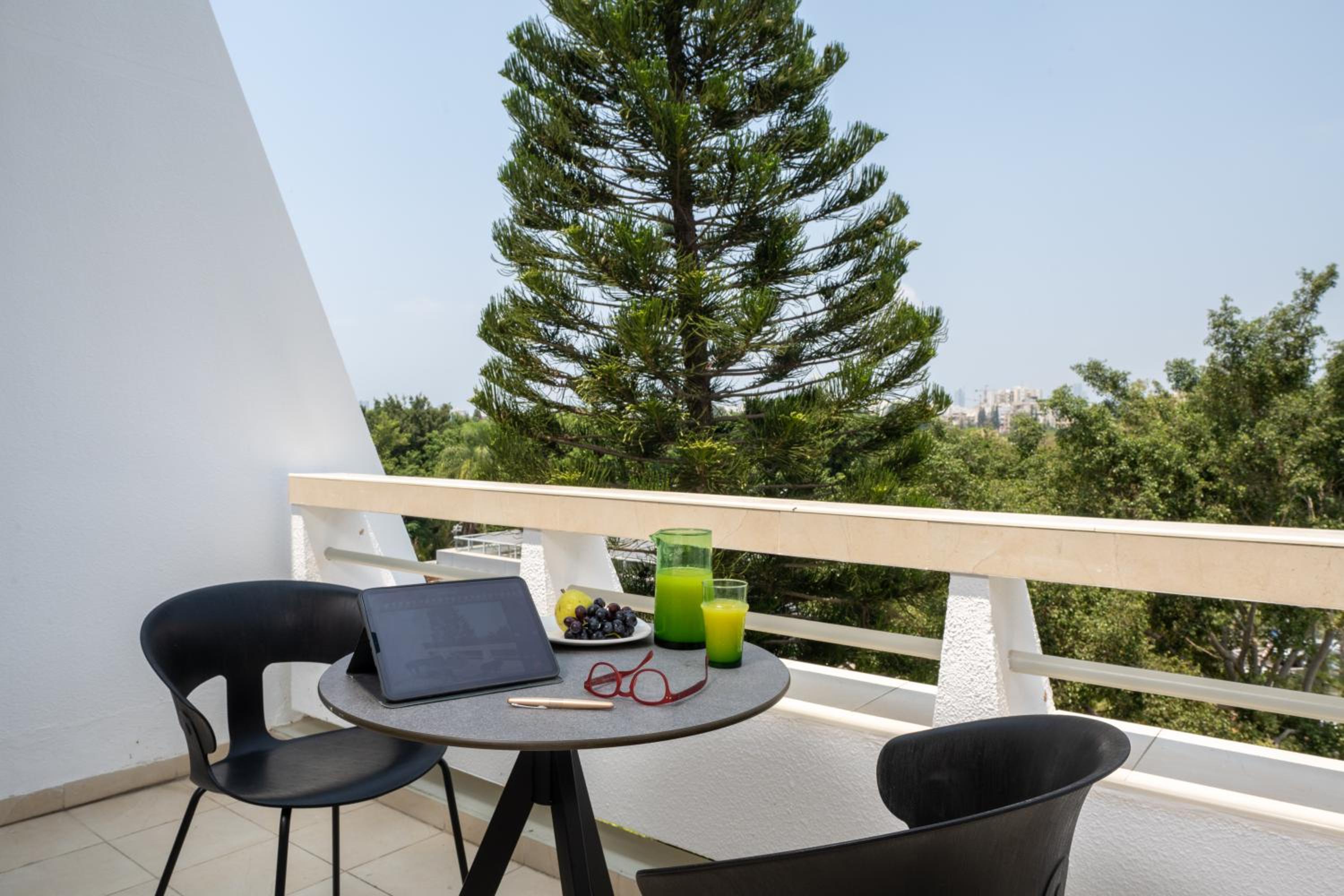 Business Room with Balcony 