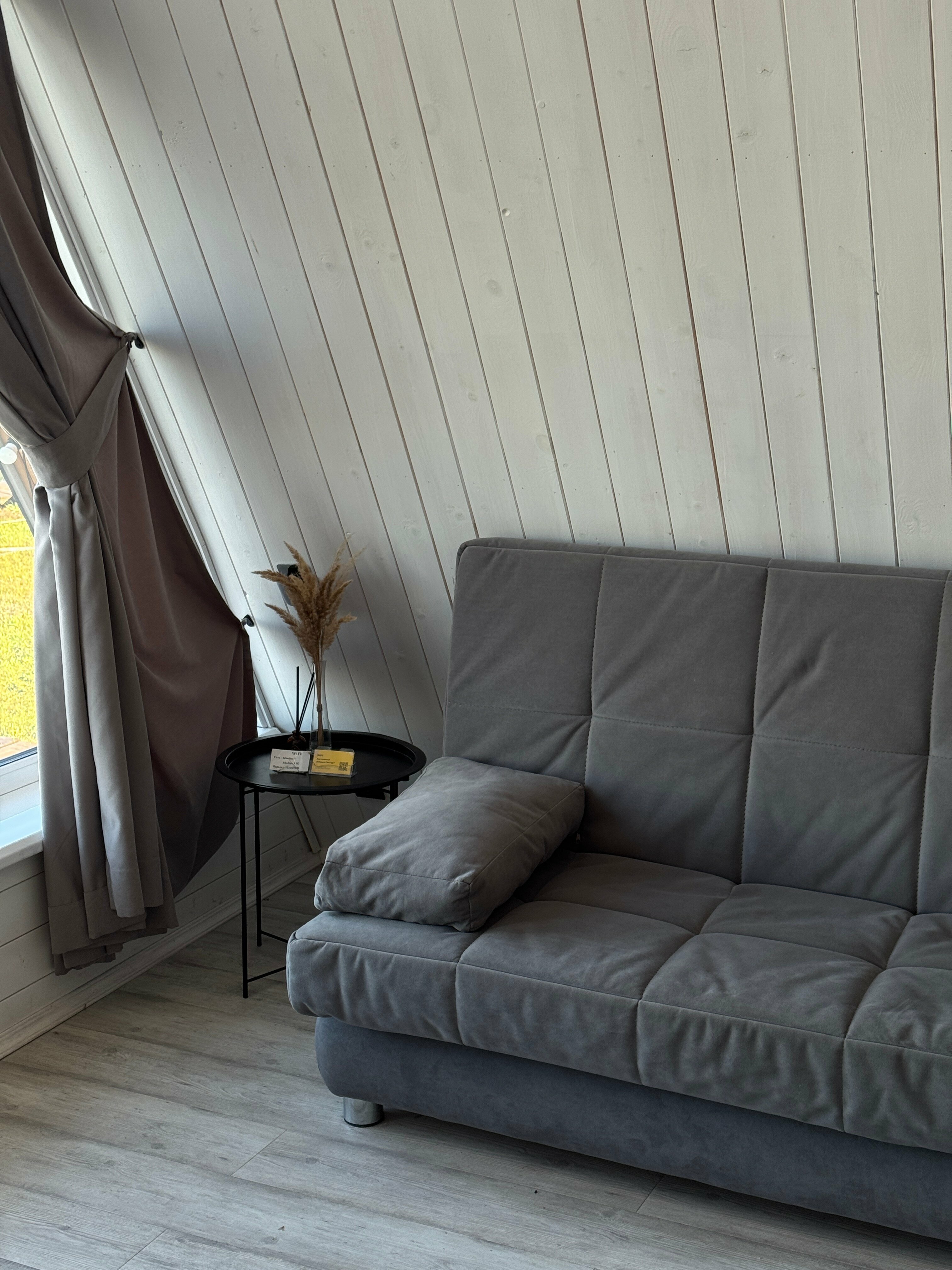 Треугольник двухэтажный дом