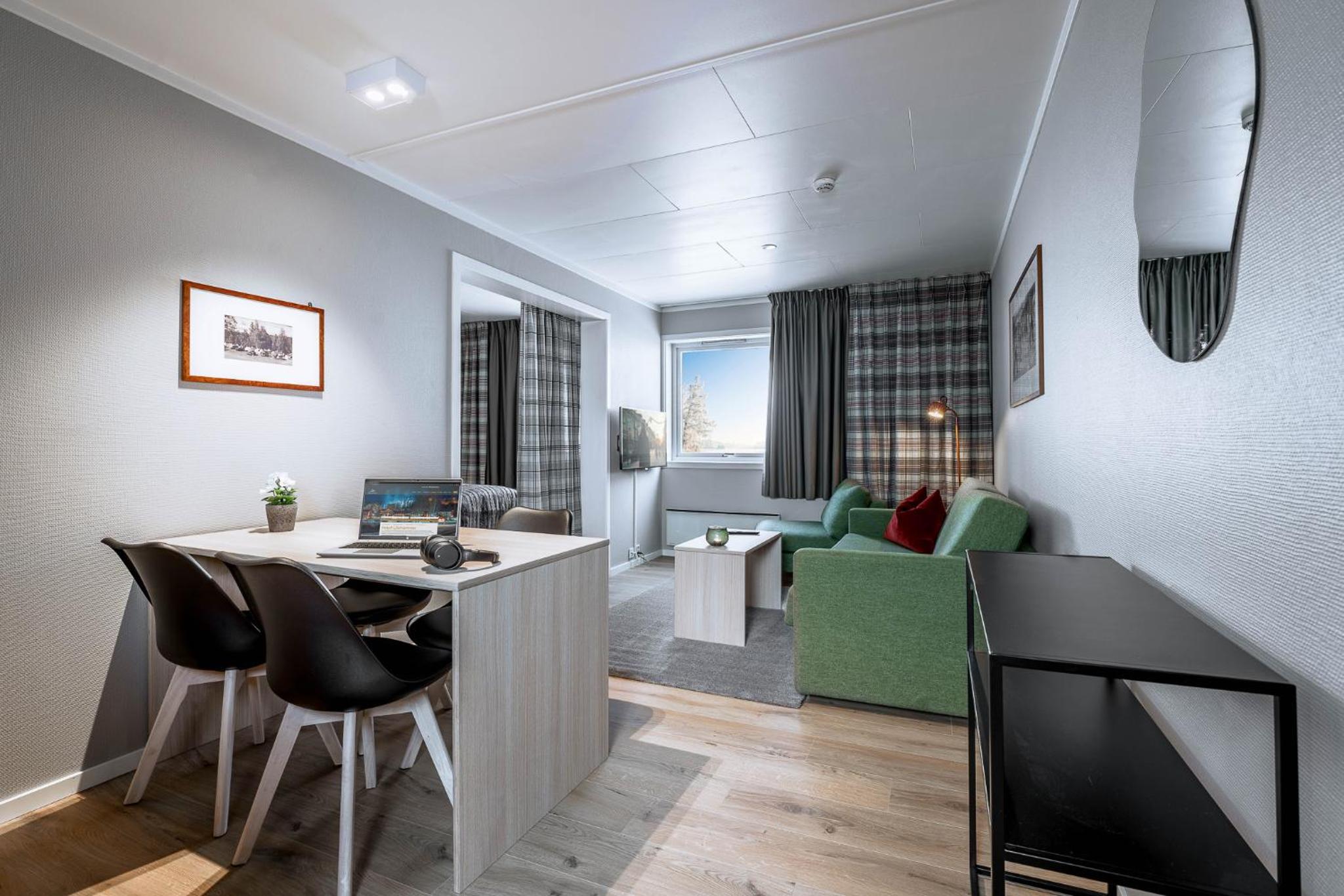 Family Room (2 Adults + 2 Children)