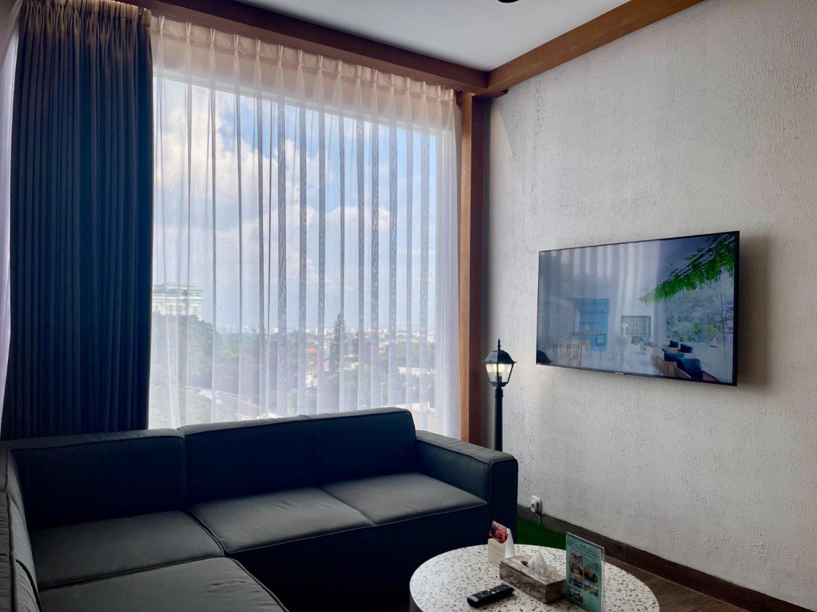 Suite Botanical King Bed