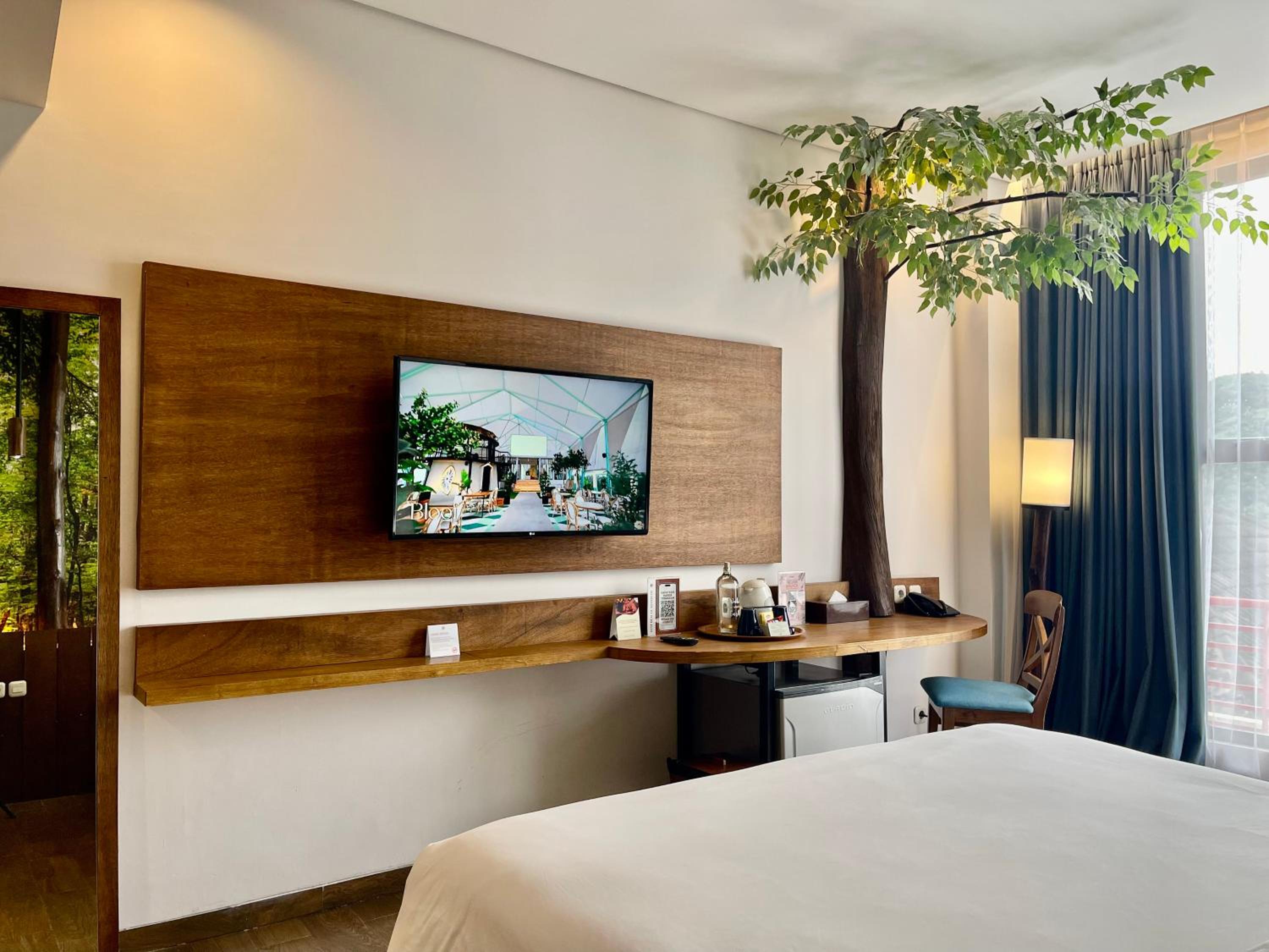 Autumn Deluxe Room - King bed