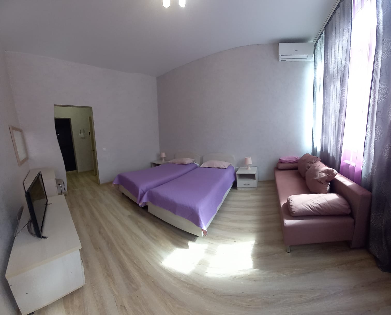 Cемейный номер с собственной ванной комнатой