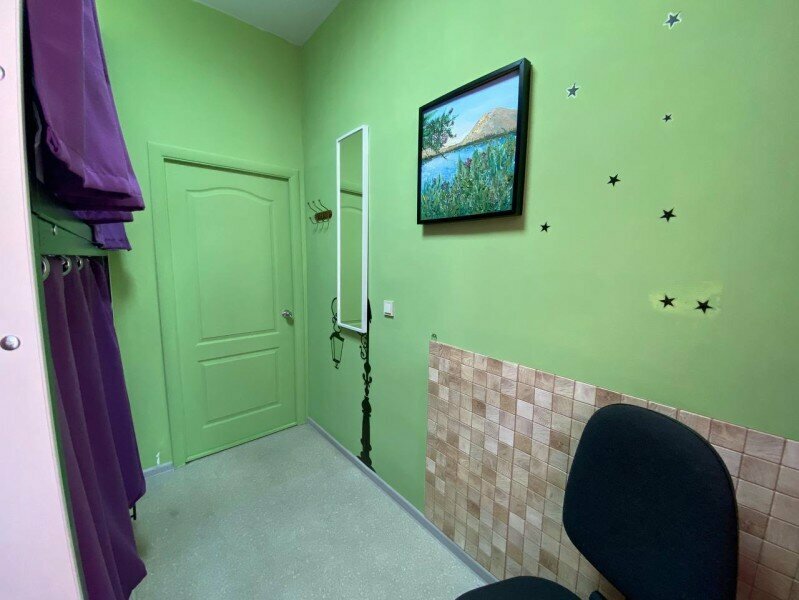 Спальное место на двухъярусной кровати в общем номере для женщин